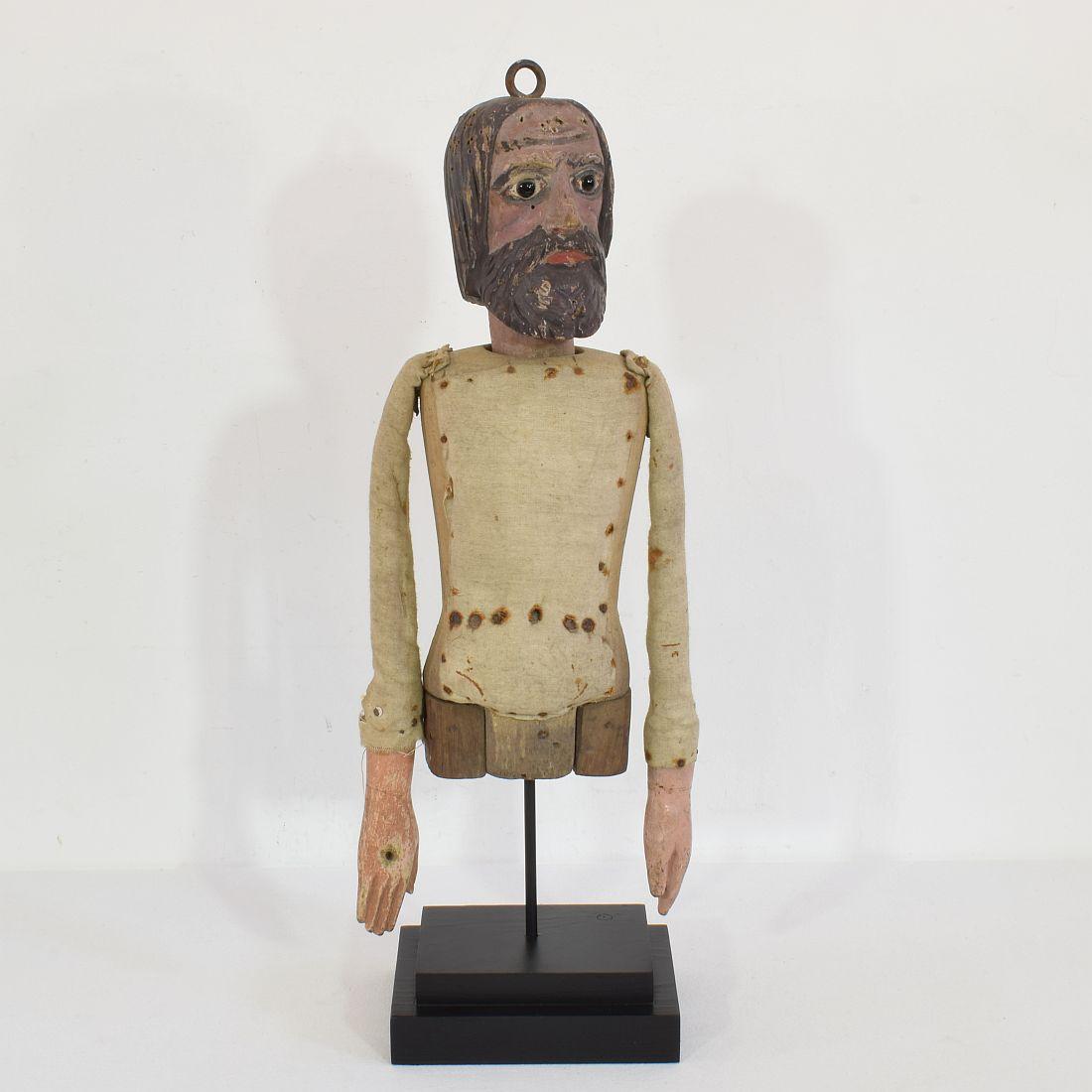 Großes französisches handgeschnitztes Holzfragment einer Marionette aus dem 19. Jahrhundert (Volkskunst) im Angebot