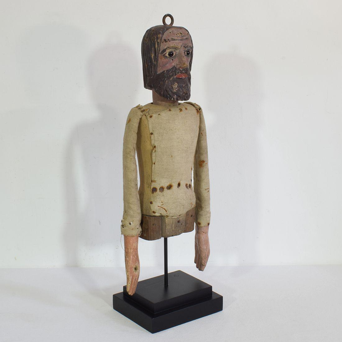 Großes französisches handgeschnitztes Holzfragment einer Marionette aus dem 19. Jahrhundert (Handgefertigt) im Angebot