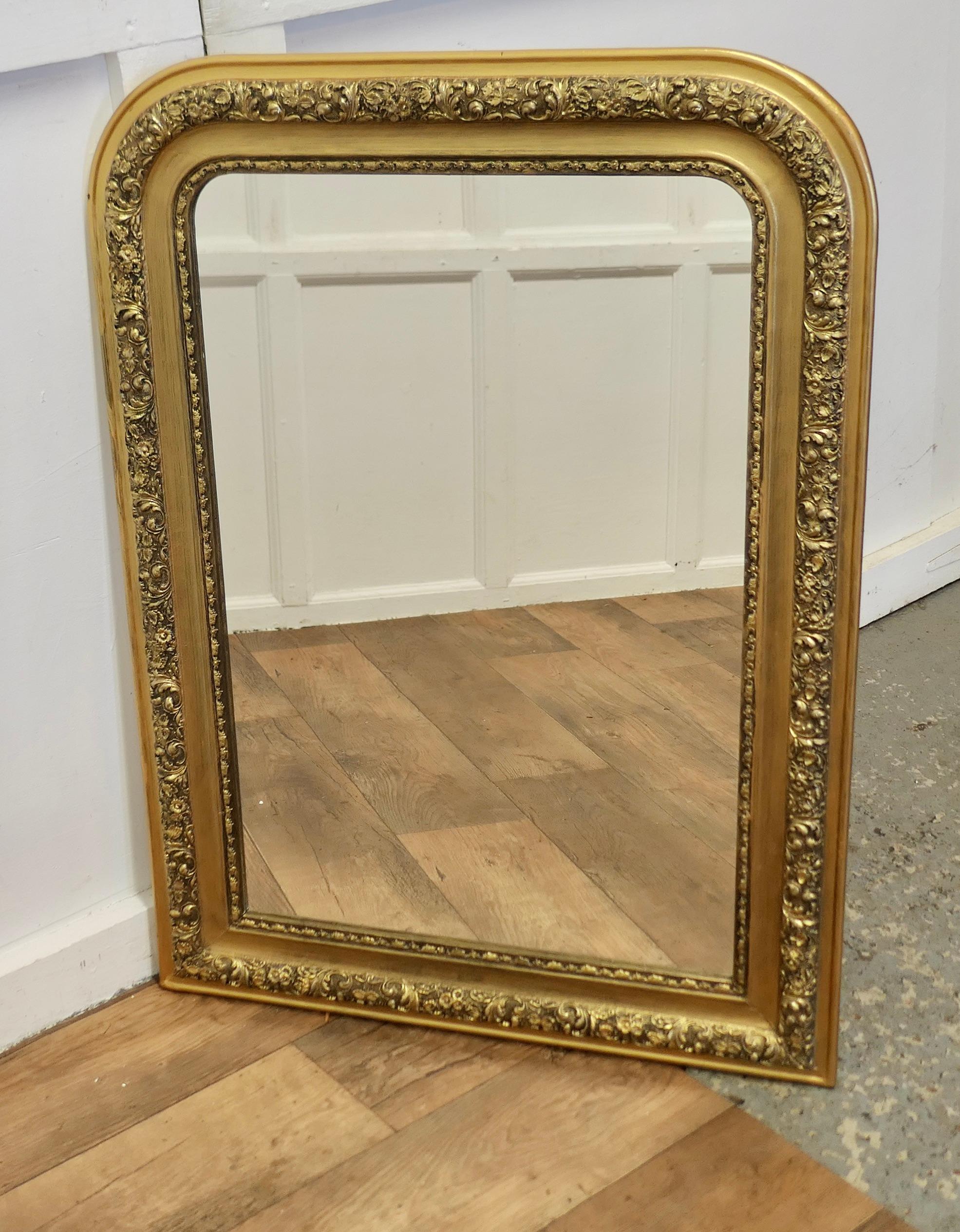 Großer französischer Louis Philippe Goldspiegel des 19. (Vergoldetes Holz) im Angebot