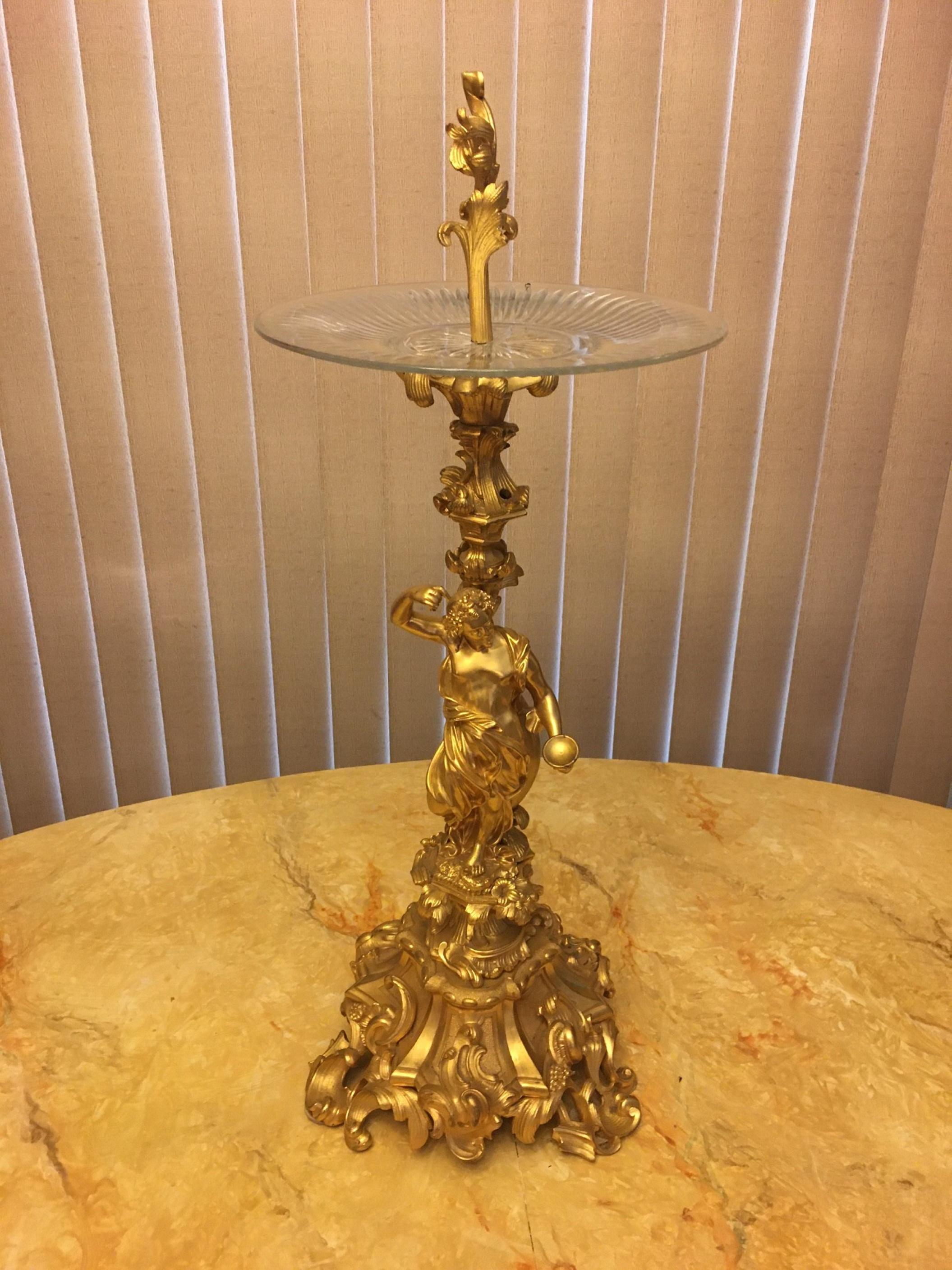Large French 19th Century Louis XVI Style Bronze Ormolu Presentoir Centerpiece.

High quality French 19th century Louis XVI style bronze ormolu presentoir centerpiece. Raised on the most decorative pierced scrolled foliate base is a beautiful