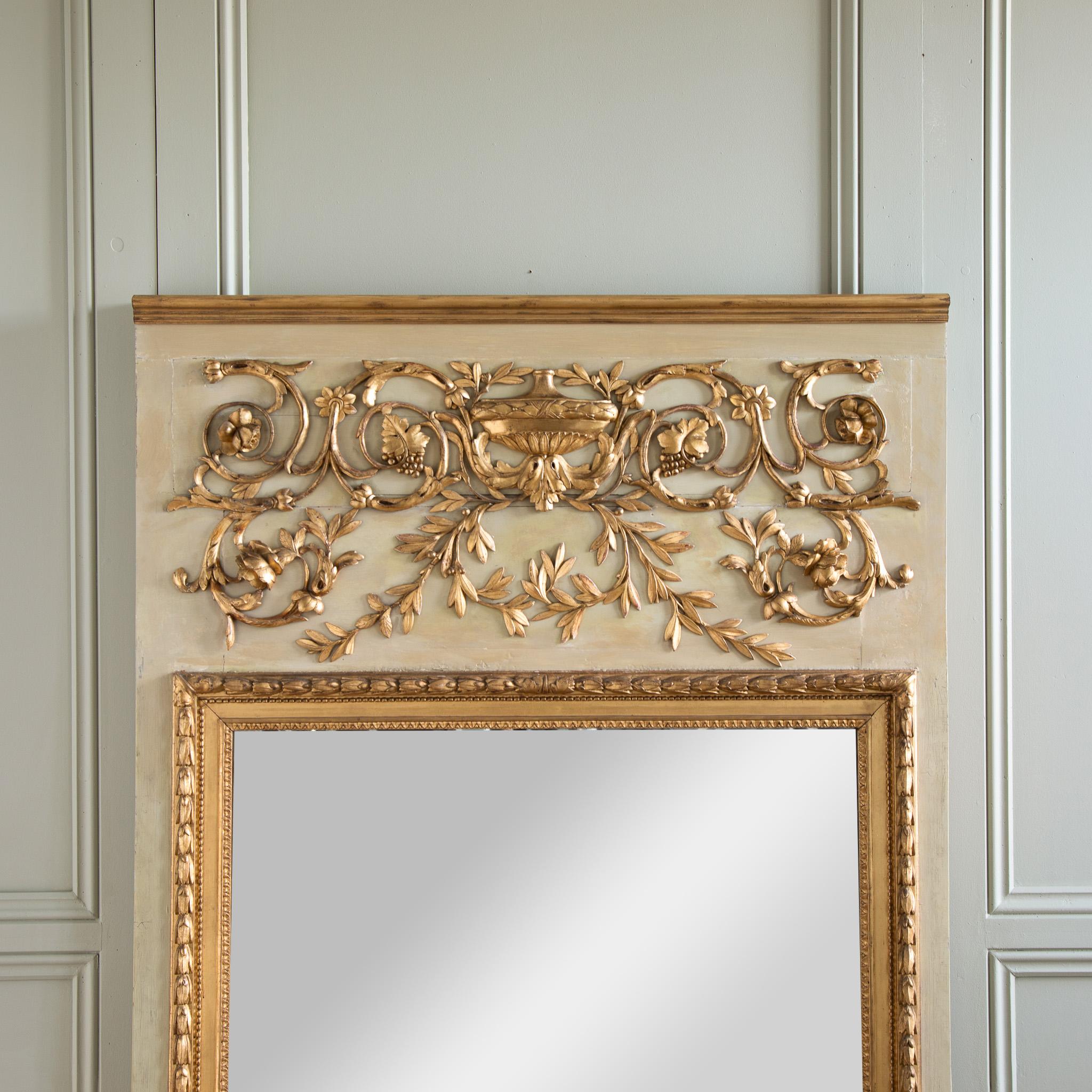 Luigi XVI Grande specchio Trumeau francese del XIX secolo in stile LXVI in legno dorato in vendita