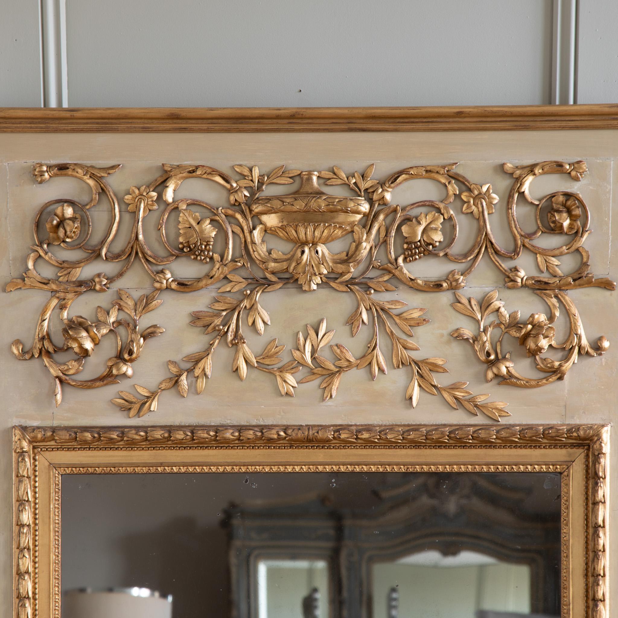 Grande specchio Trumeau francese del XIX secolo in stile LXVI in legno dorato In condizioni buone in vendita a London, Park Royal