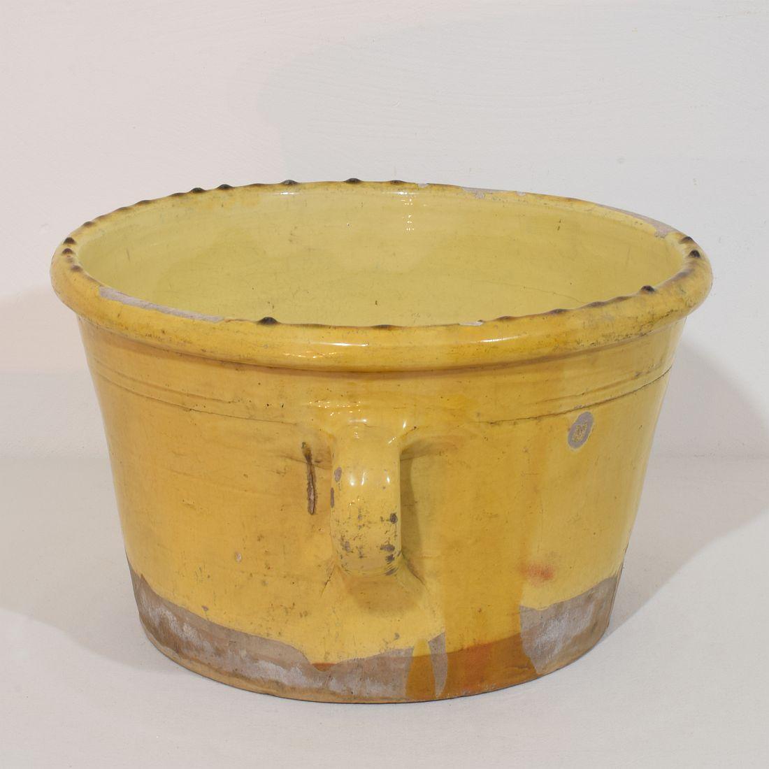 Large French 19th Century Yellow Glazed Ceramic Kitchen Jar/ Pot In Good Condition For Sale In Buisson, FR
