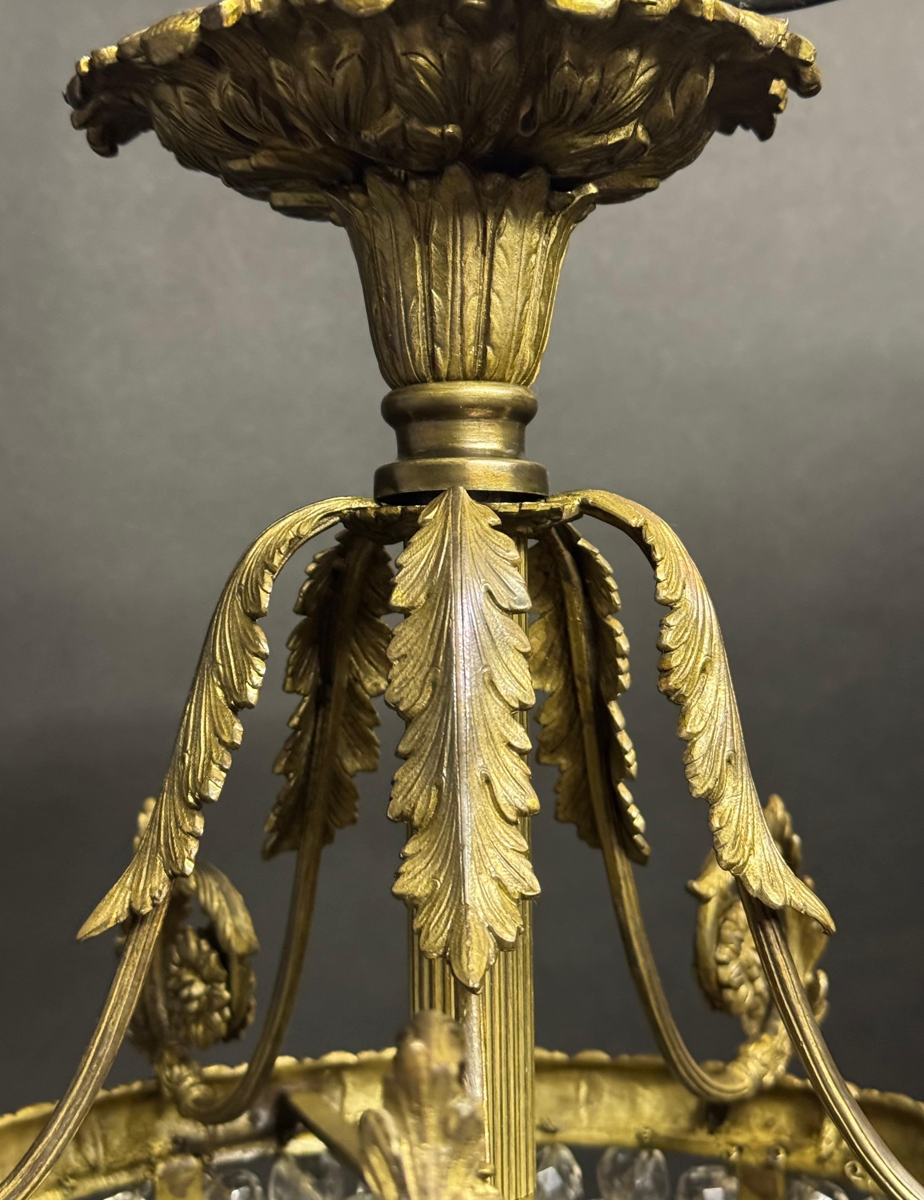 Grande lampadario francese del 19° Sac a pearl con cesto di bronzo e perline di cristallo in vendita 8