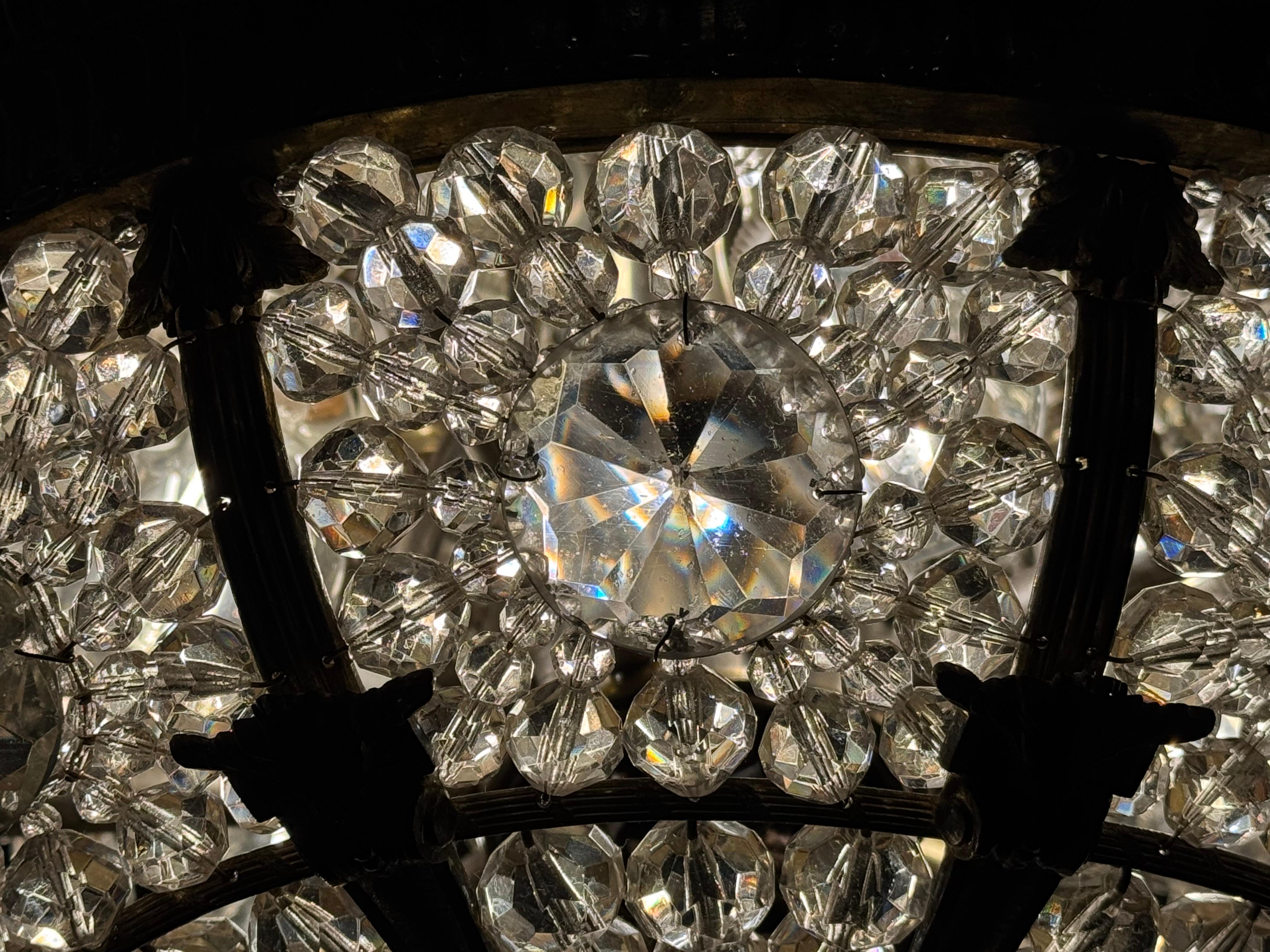 Fine XIX secolo Grande lampadario francese del 19° Sac a pearl con cesto di bronzo e perline di cristallo in vendita
