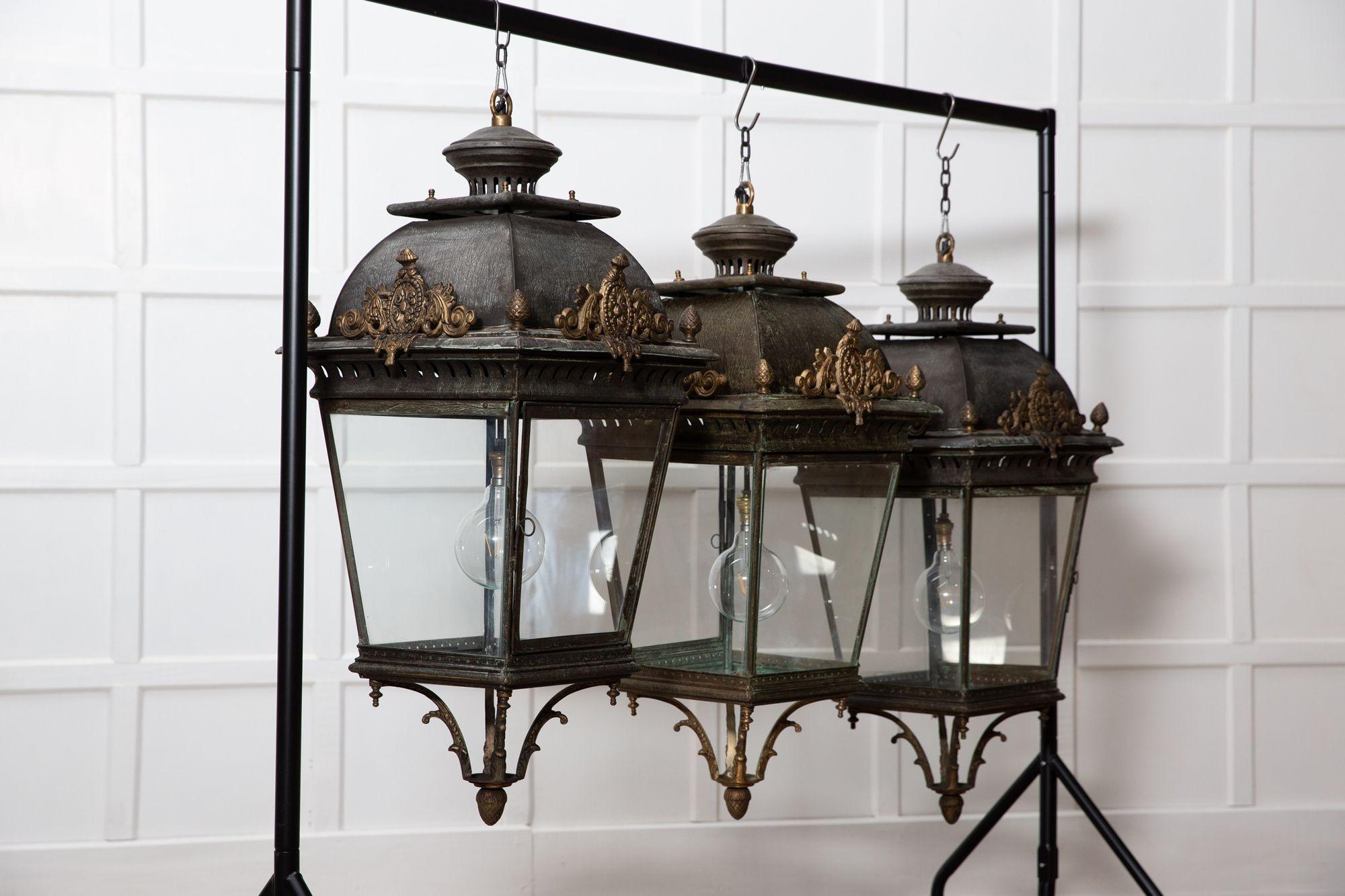 20ième siècle Grandes lanternes françaises du 19ème siècle en bronze et fer en vente