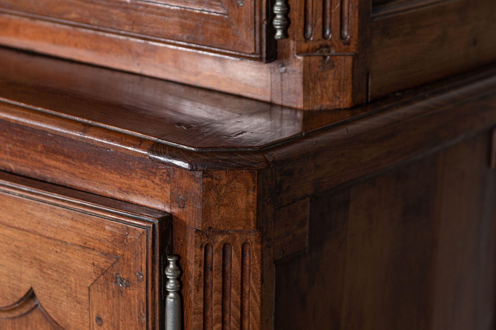 Grande buffet francese del XIX secolo in noce Deux Corps in vendita 7