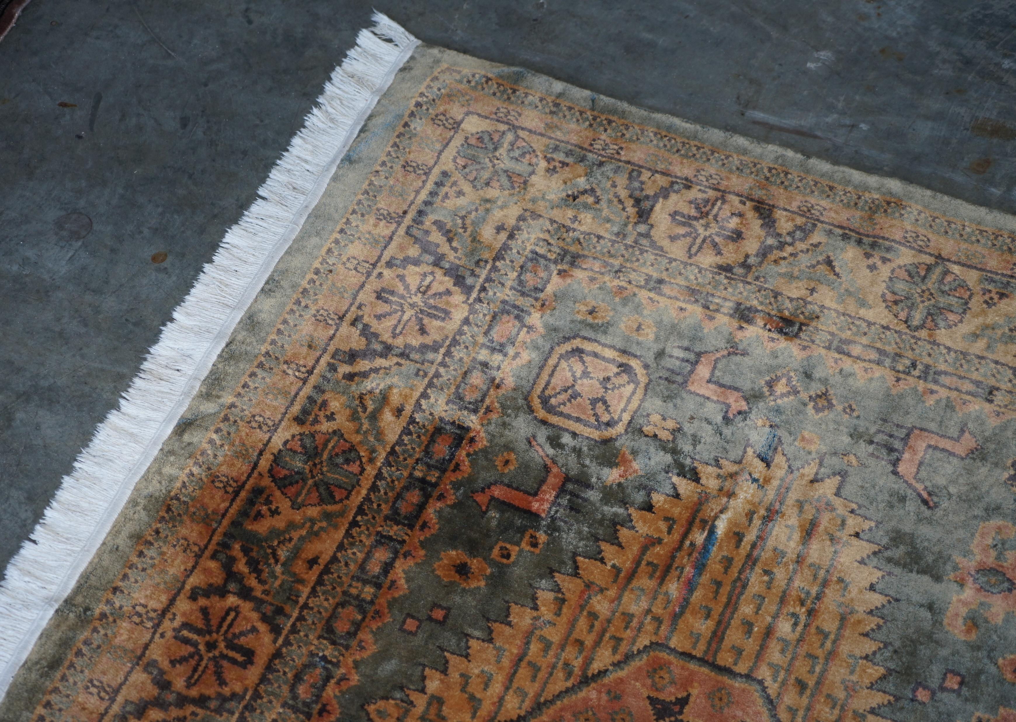 Grand tapis / moquette français ancien de style Kilim Aztek très bien vieilli en vente 4