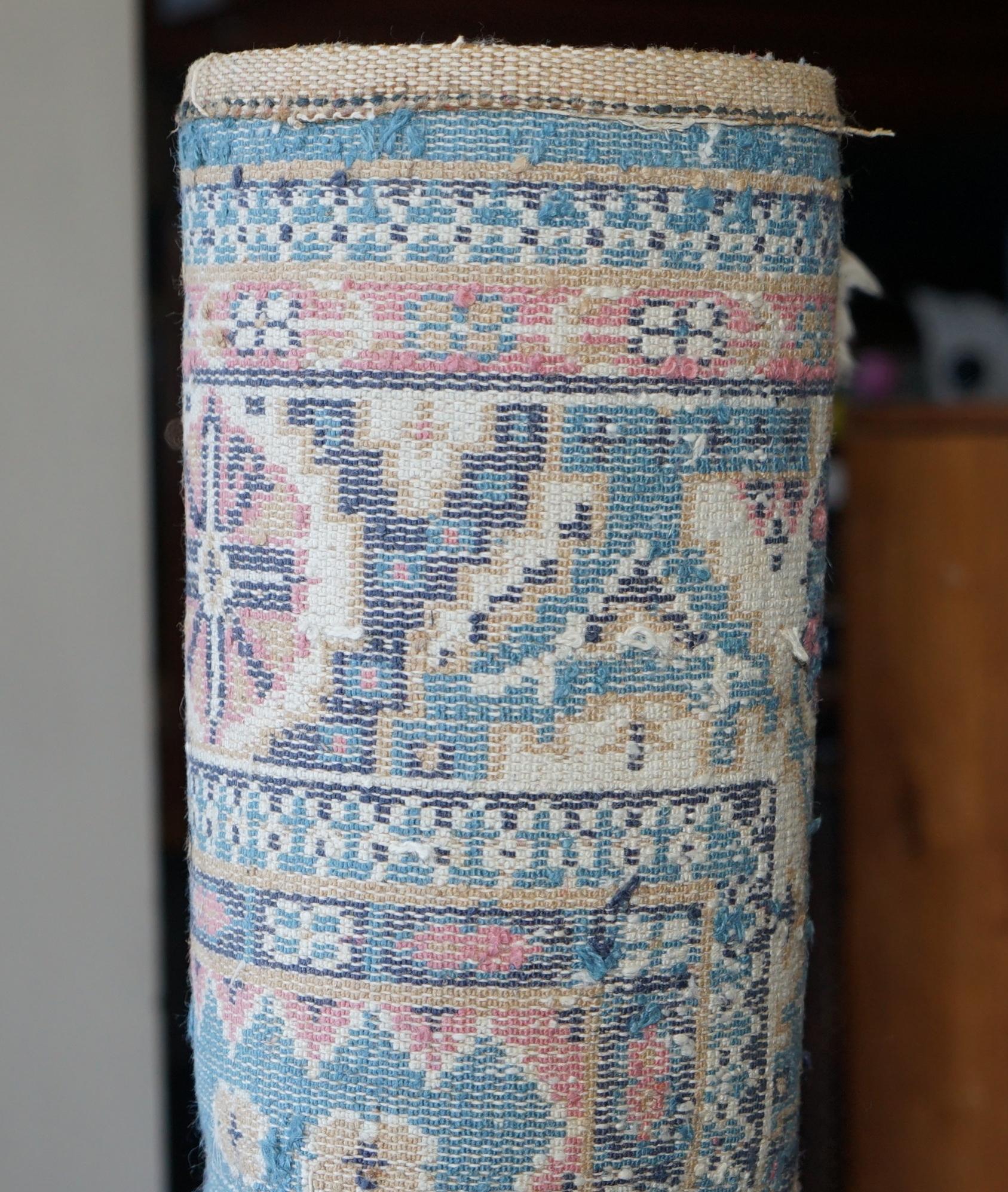Grand tapis / moquette français ancien de style Kilim Aztek très bien vieilli en vente 6