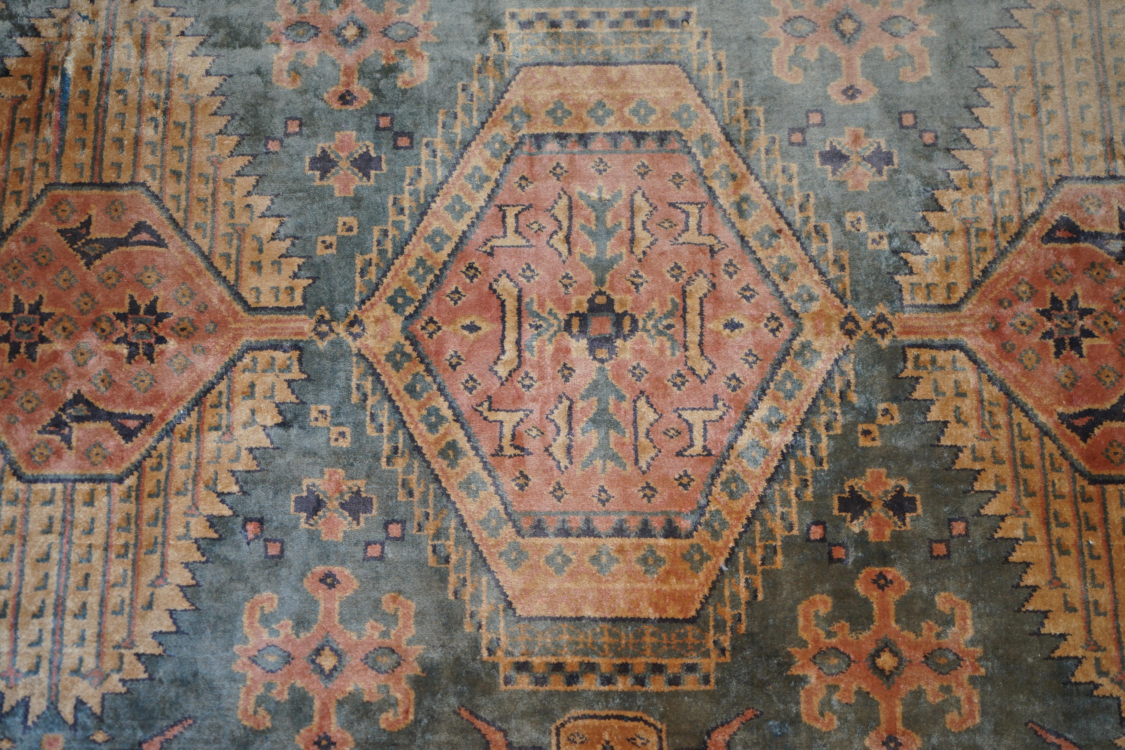 Milieu du XIXe siècle Grand tapis / moquette français ancien de style Kilim Aztek très bien vieilli en vente