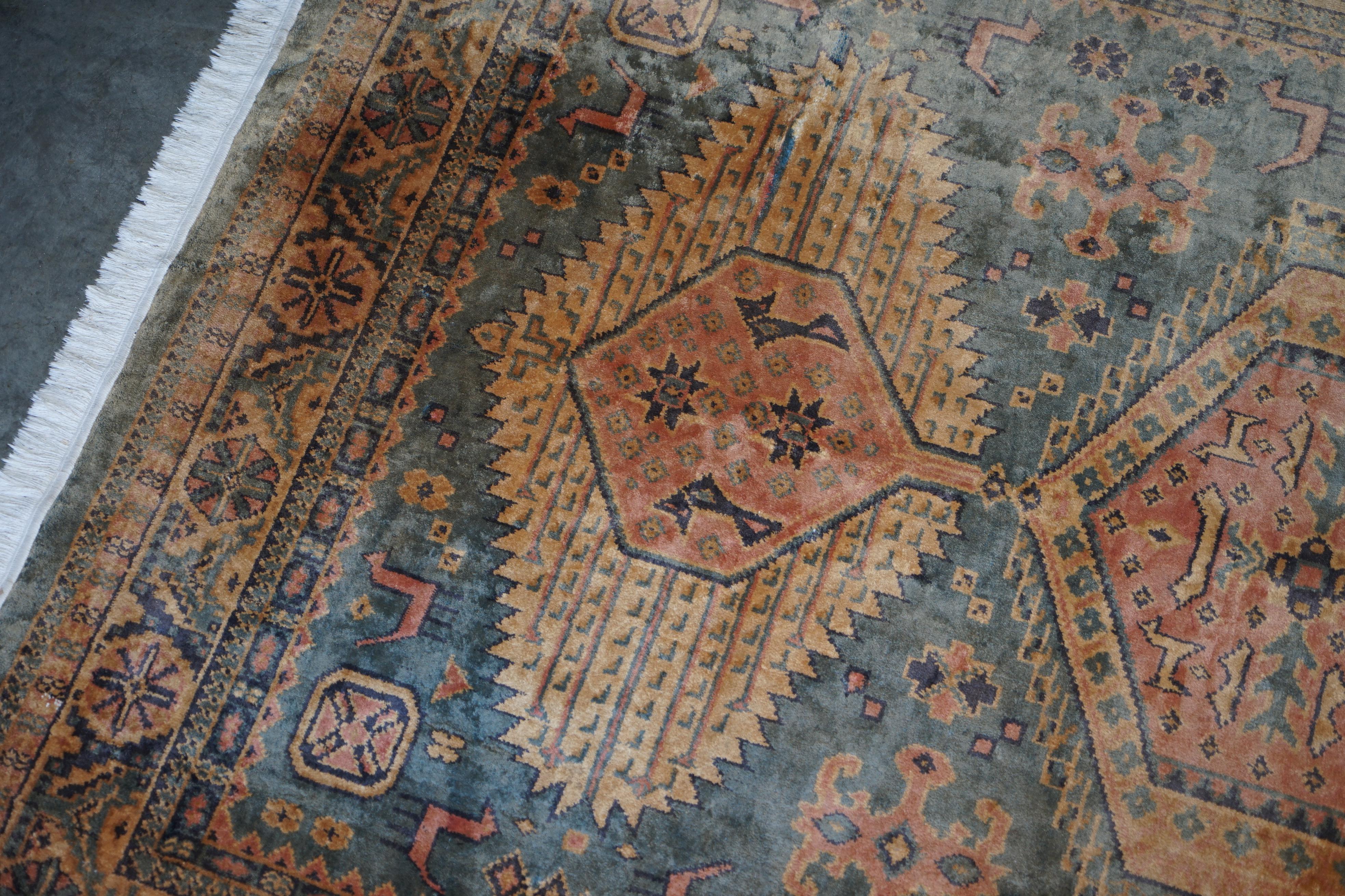 Laine Grand tapis / moquette français ancien de style Kilim Aztek très bien vieilli en vente