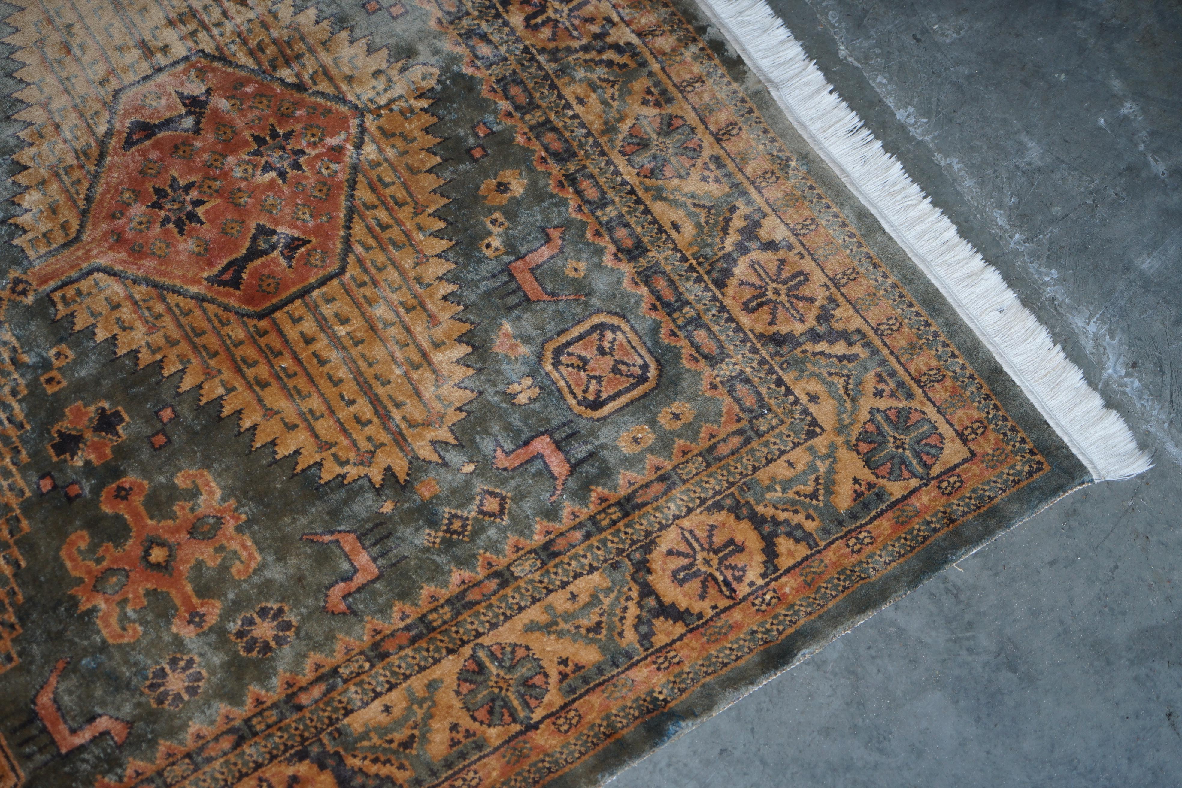 Laine Grand tapis / moquette français ancien de style Kilim Aztek très bien vieilli en vente