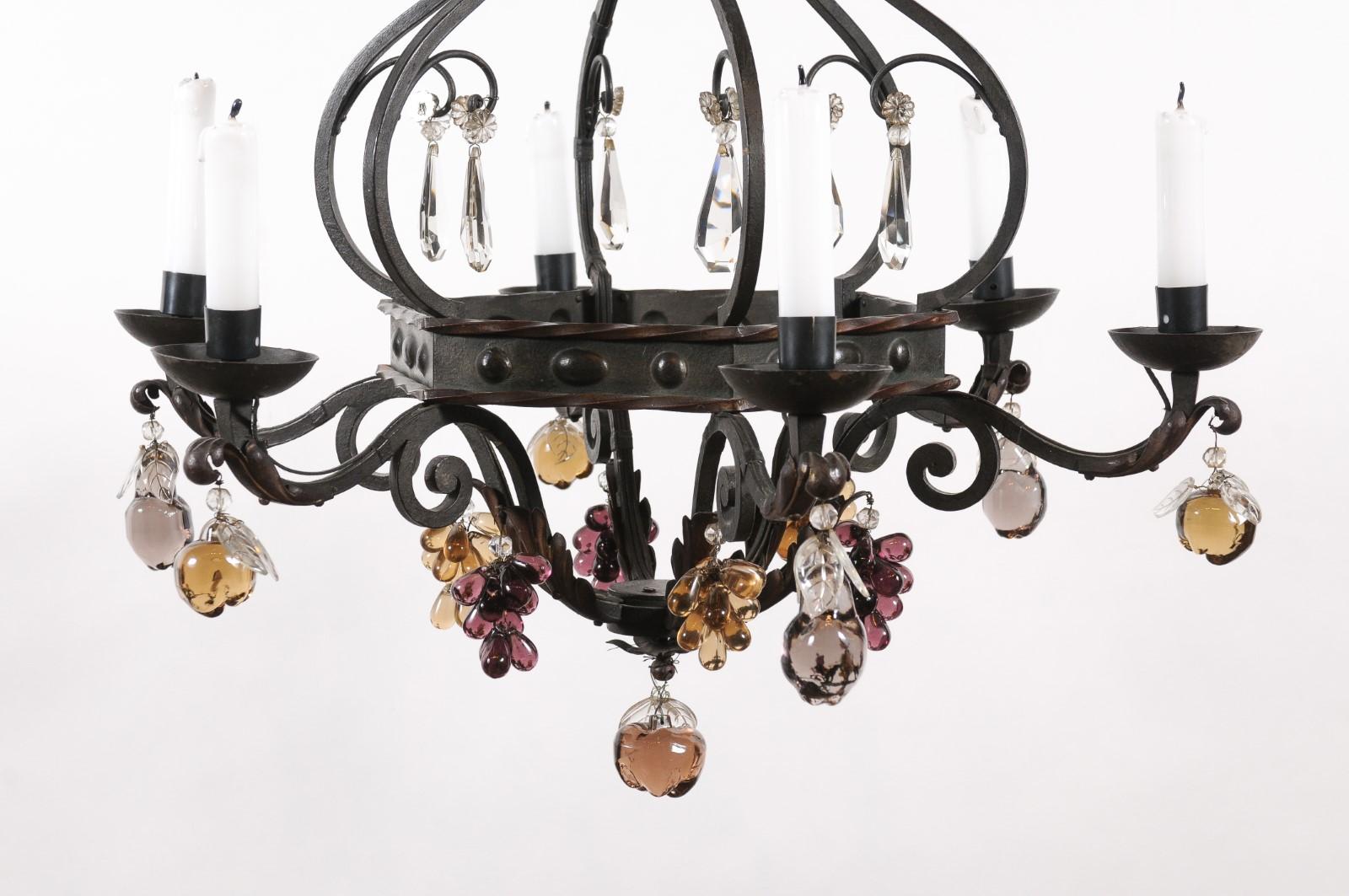 Gran araña francesa de hierro de 6 luces con cristales en forma de fruta, Siglo XX siglo XX en venta