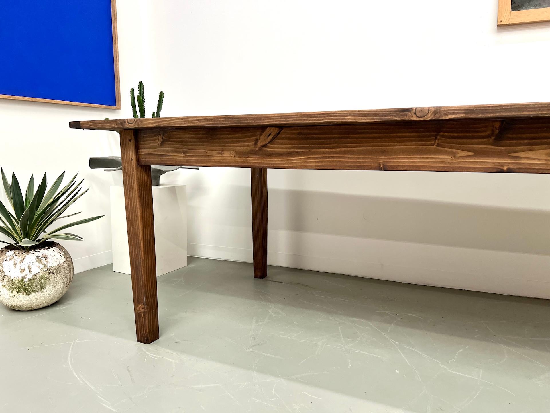 Grande table de ferme française des années 70 en pin en vente 8