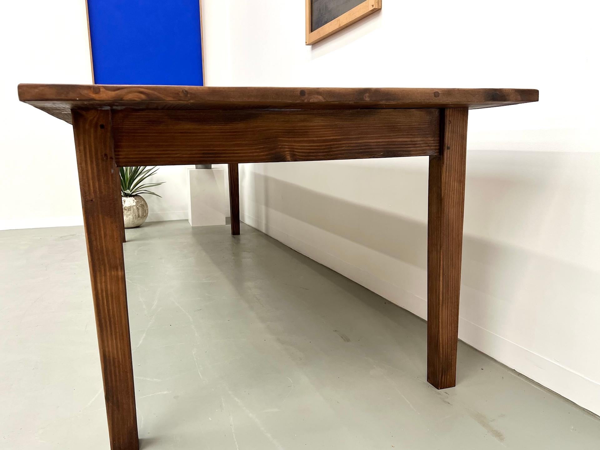 Grande table de ferme française des années 70 en pin en vente 13