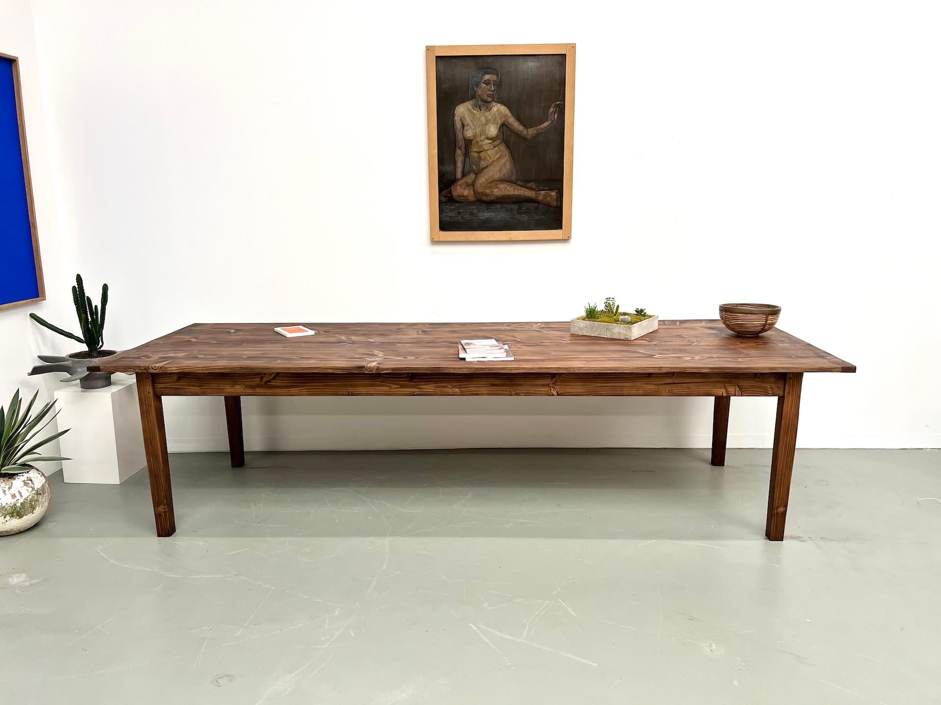 Français Grande table de ferme française des années 70 en pin en vente