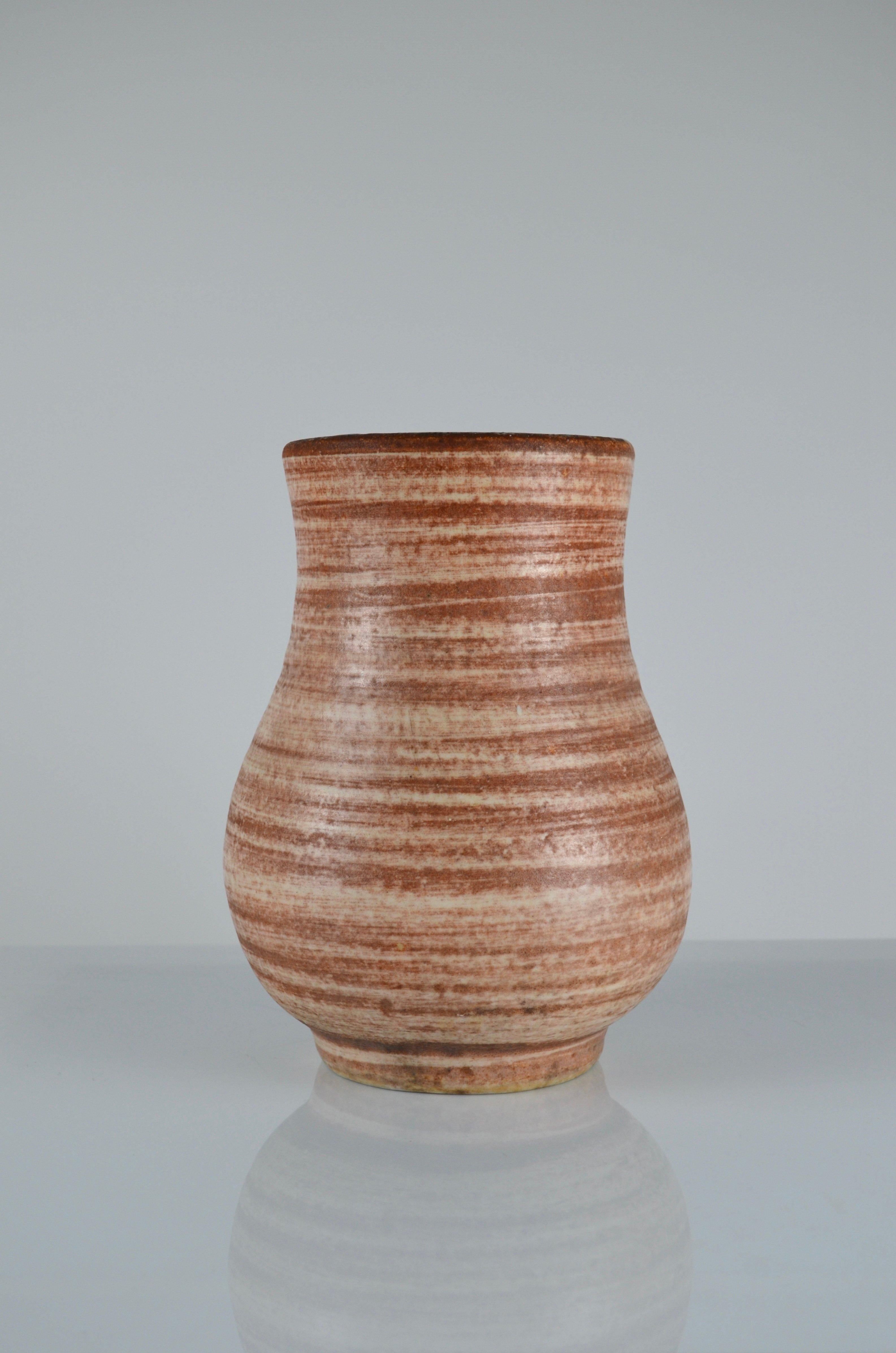 Große Vase von Accolay (Yonne, Frankreich) aus emaillierter Keramik, innen braun und schwarz
Accolay-Signatur unter dem Sockel eingeritzt
Sehr guter Zustand
60's