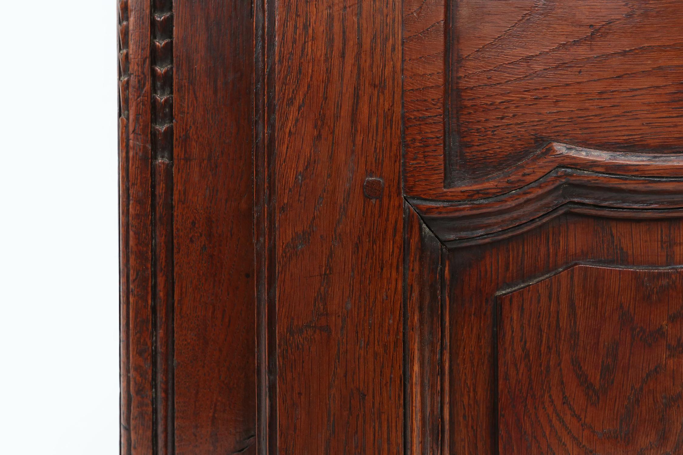 Grande armoire de mariage française sculptée de style Louis XVI, 1850 en vente 12
