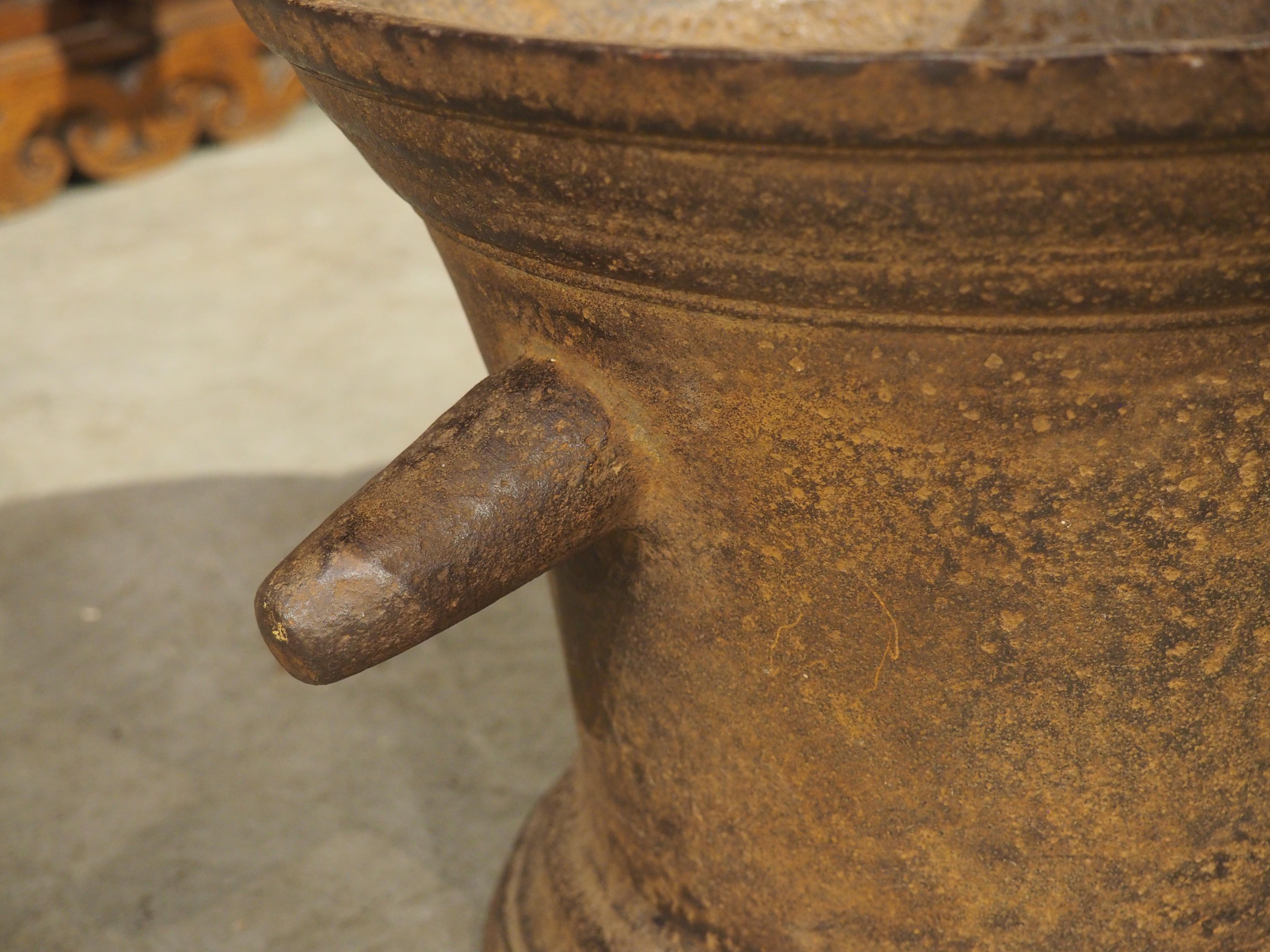Großer antiker französischer Mortar aus Gusseisen mit Stößel, um 1800 im Angebot 3