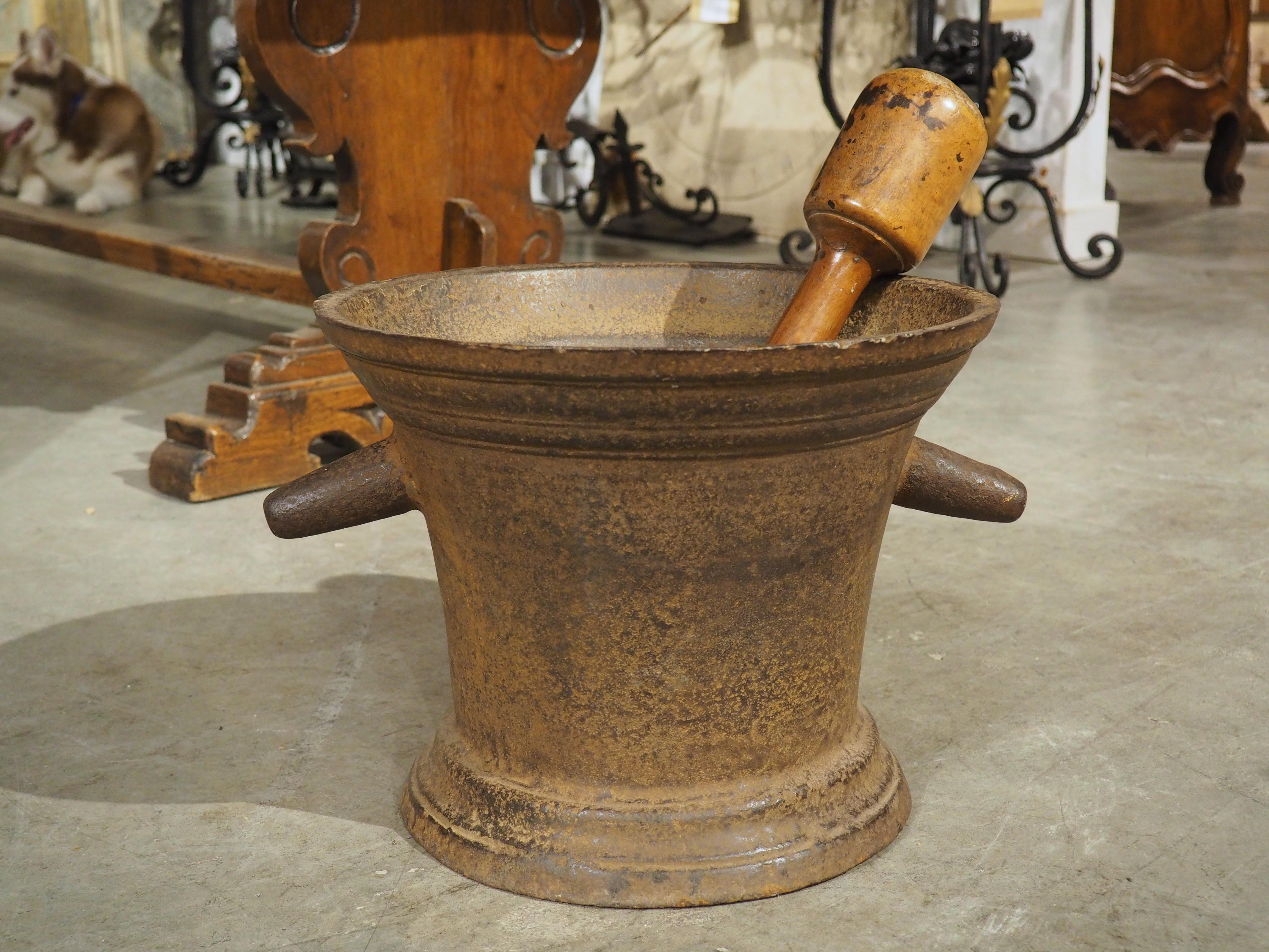 Large French Antique Cast iron Mortar with Pestle, Circa 1800 For Sale 5