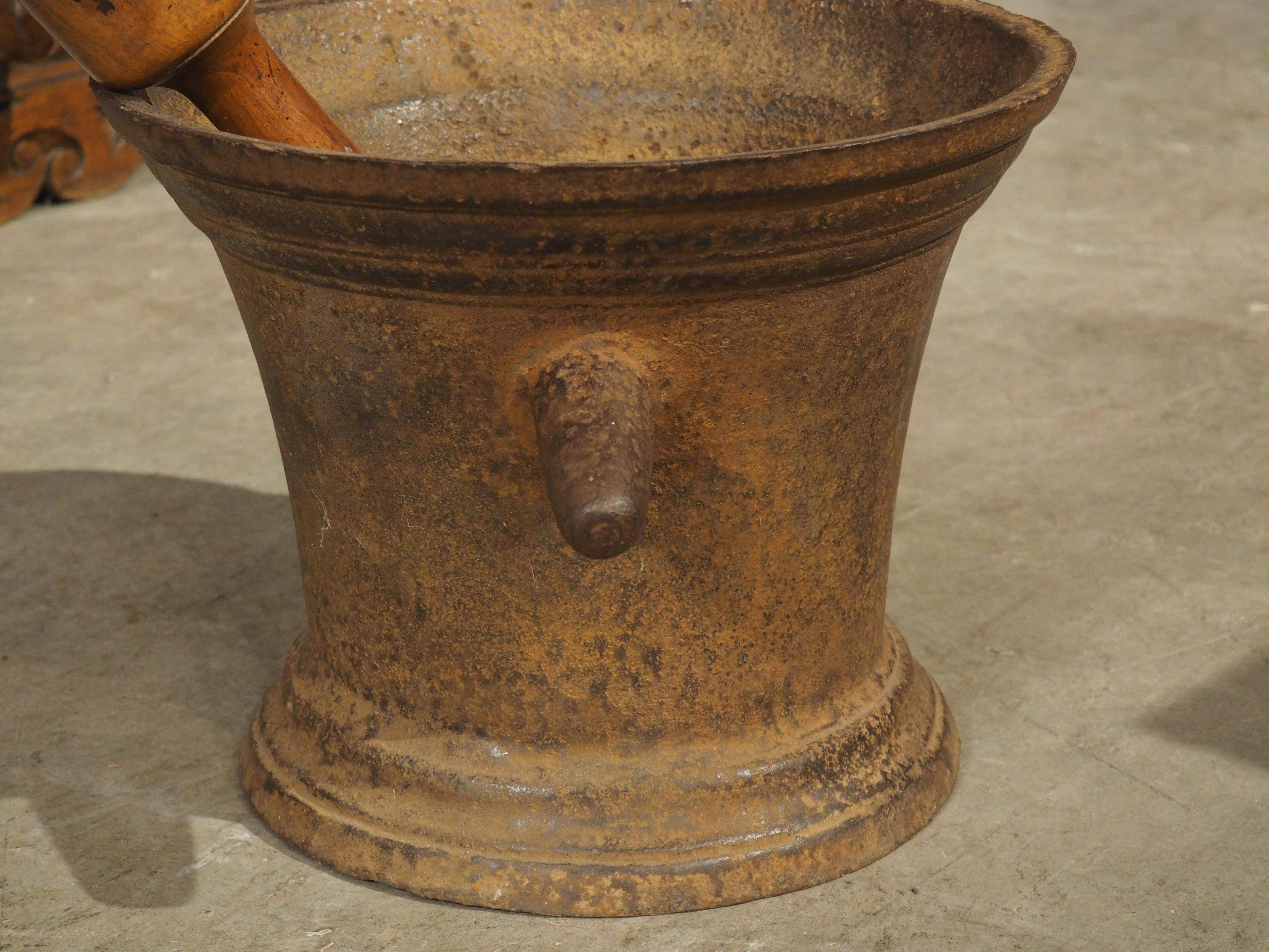 Large French Antique Cast iron Mortar with Pestle, Circa 1800 For Sale 2