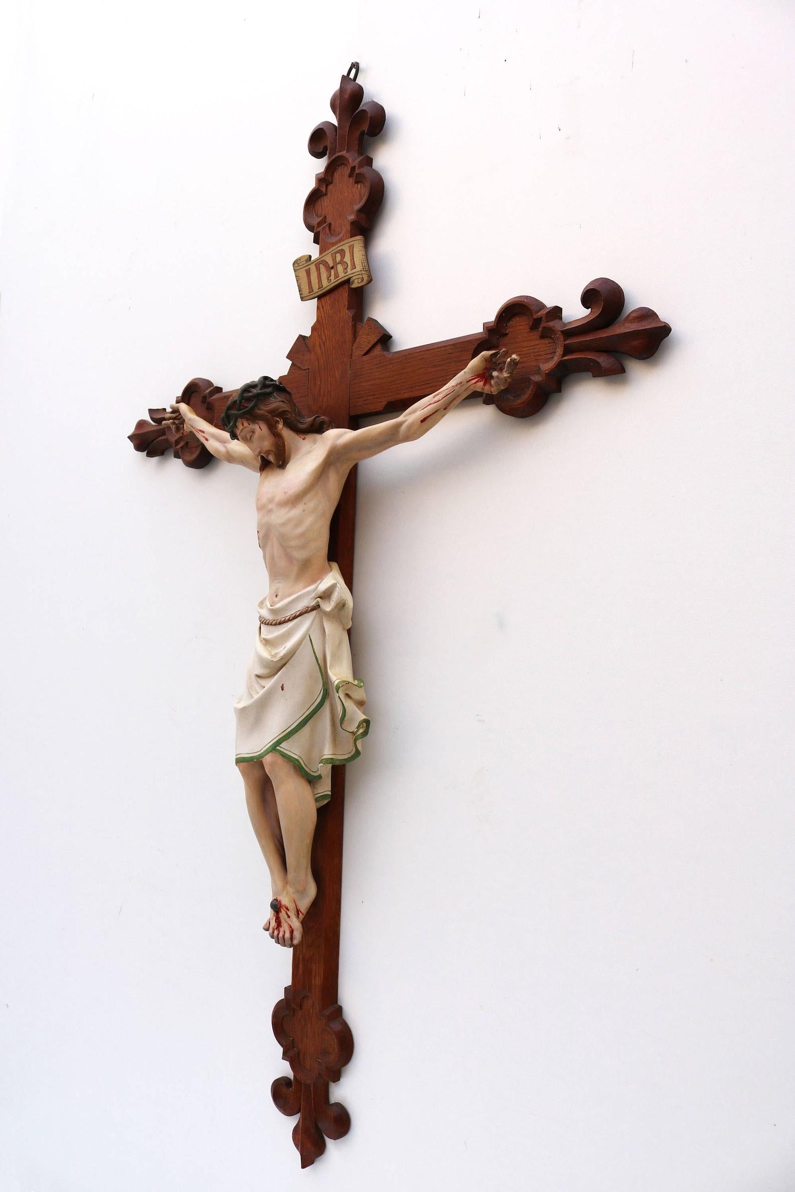 Large French Antique Christ Crucifix 19th Century Fleur De Lis Corpus Painted In Good Condition For Sale In Ijzendijke, NL