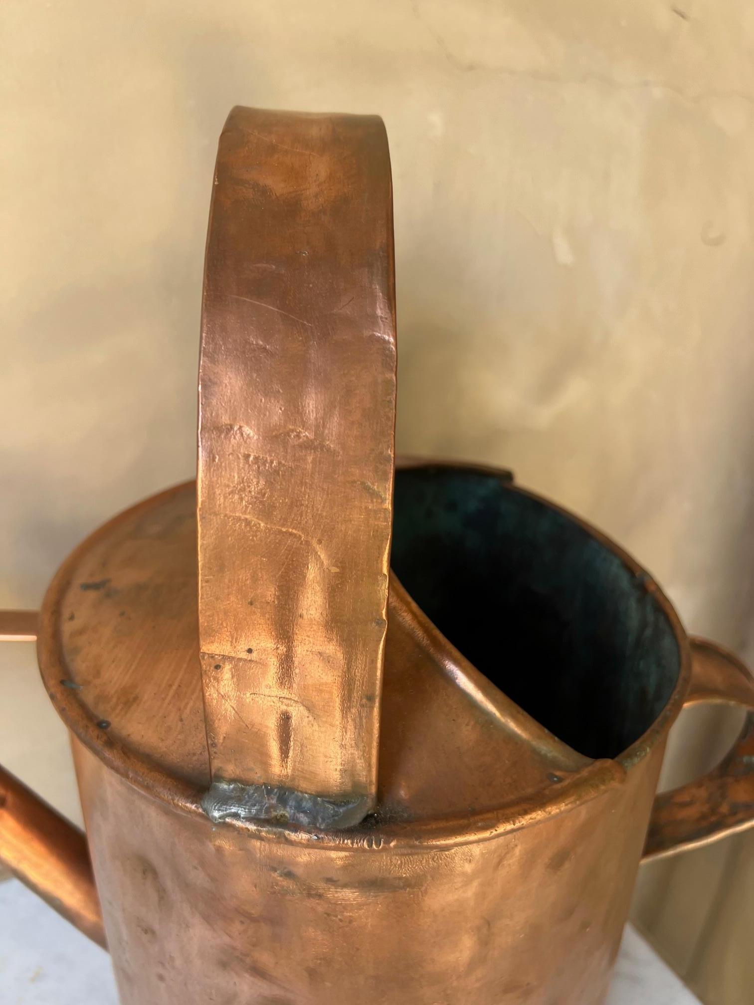 Grand arrosoir français en cuivre ancien et bordure en fer forgé, 19e siècle en vente 5