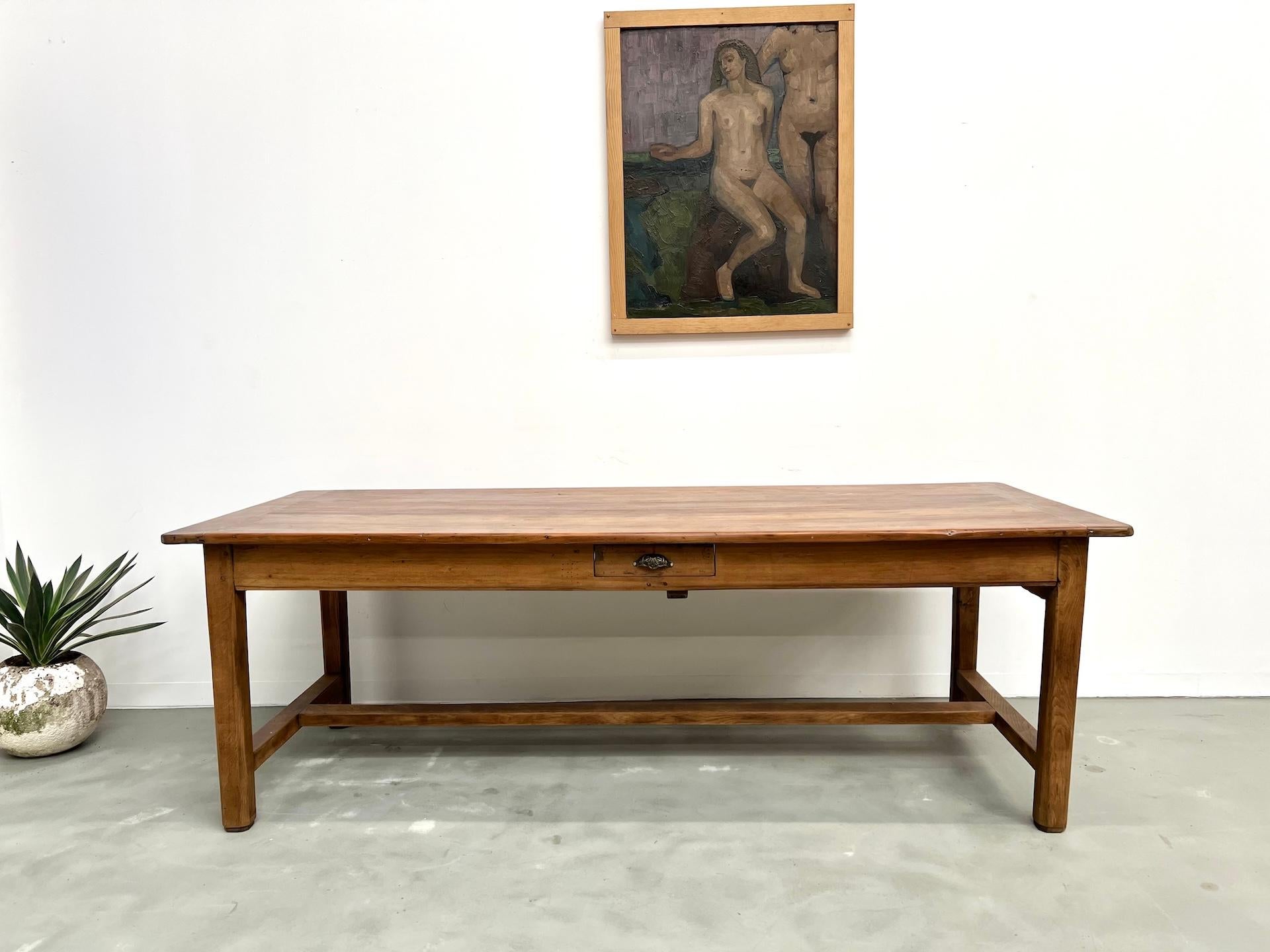 Français Large french antique farmhouse table in walnut en vente