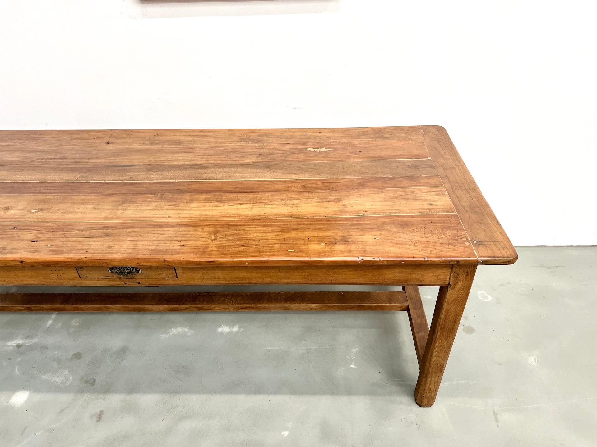 Large french antique farmhouse table in walnut Bon état - En vente à LYON, FR