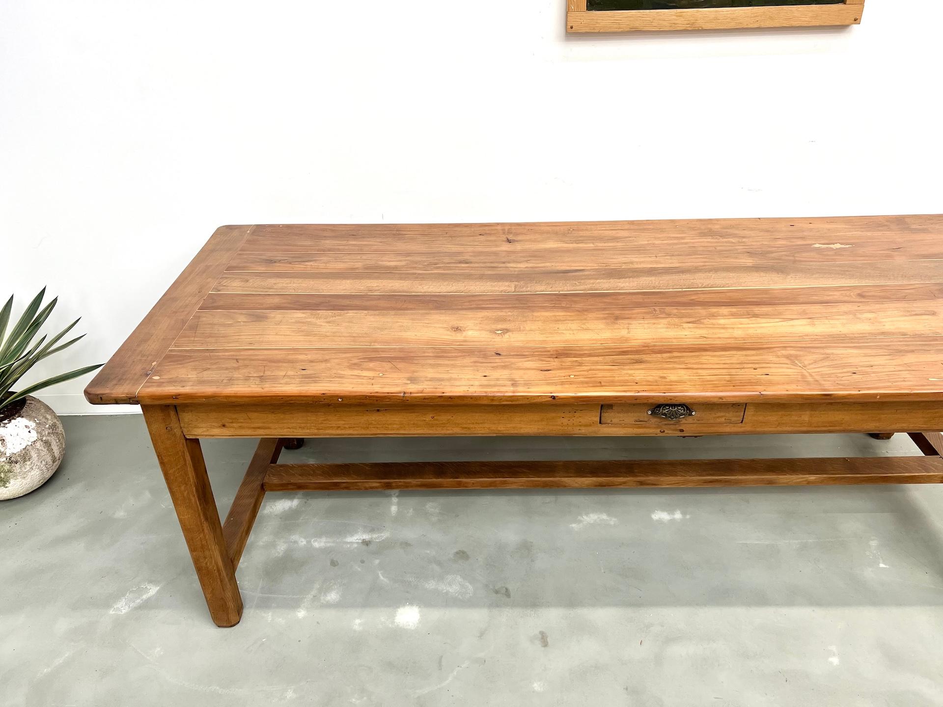 Fin du XIXe siècle Large french antique farmhouse table in walnut en vente
