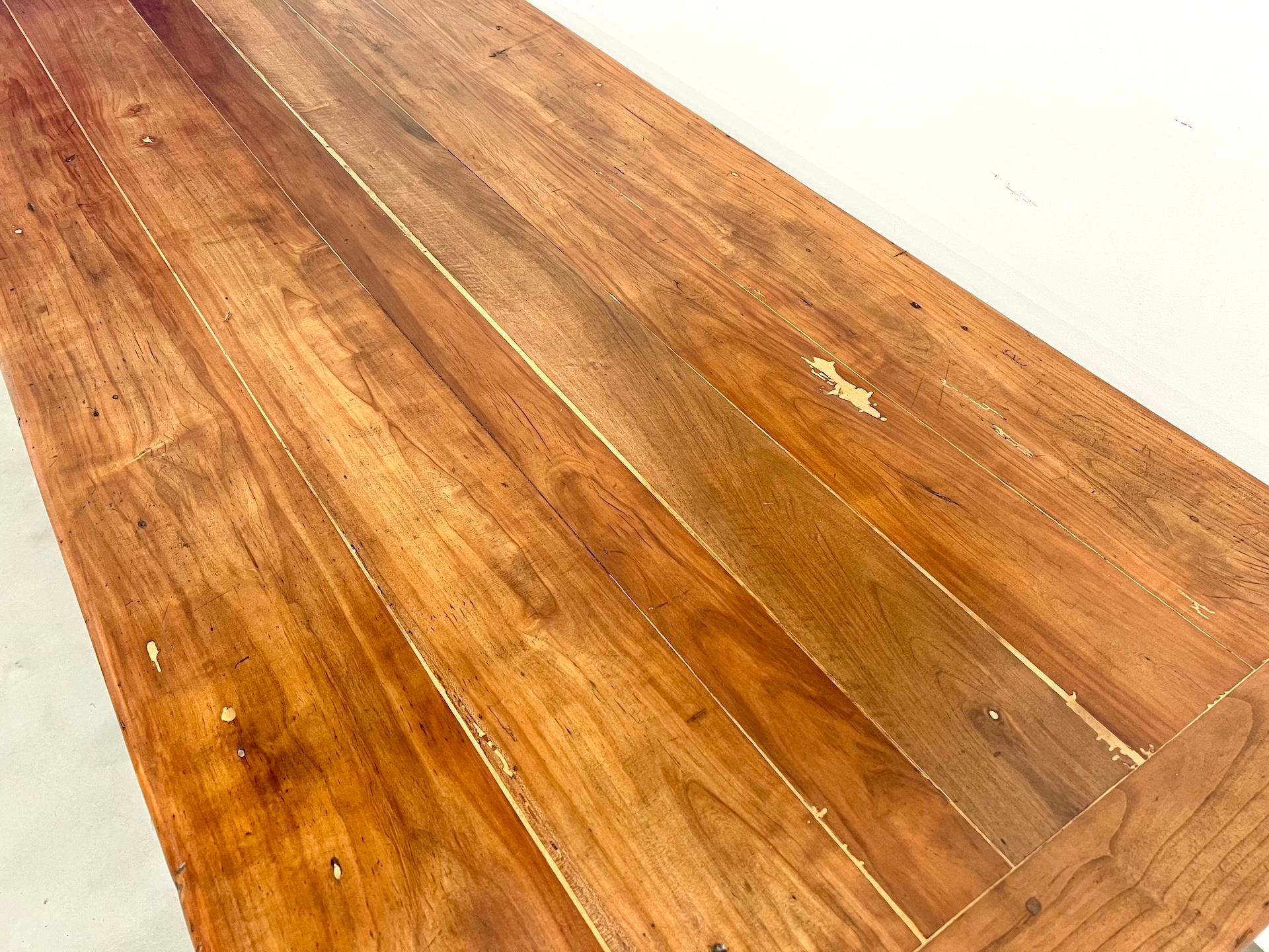 Large french antique farmhouse table in walnut en vente 1