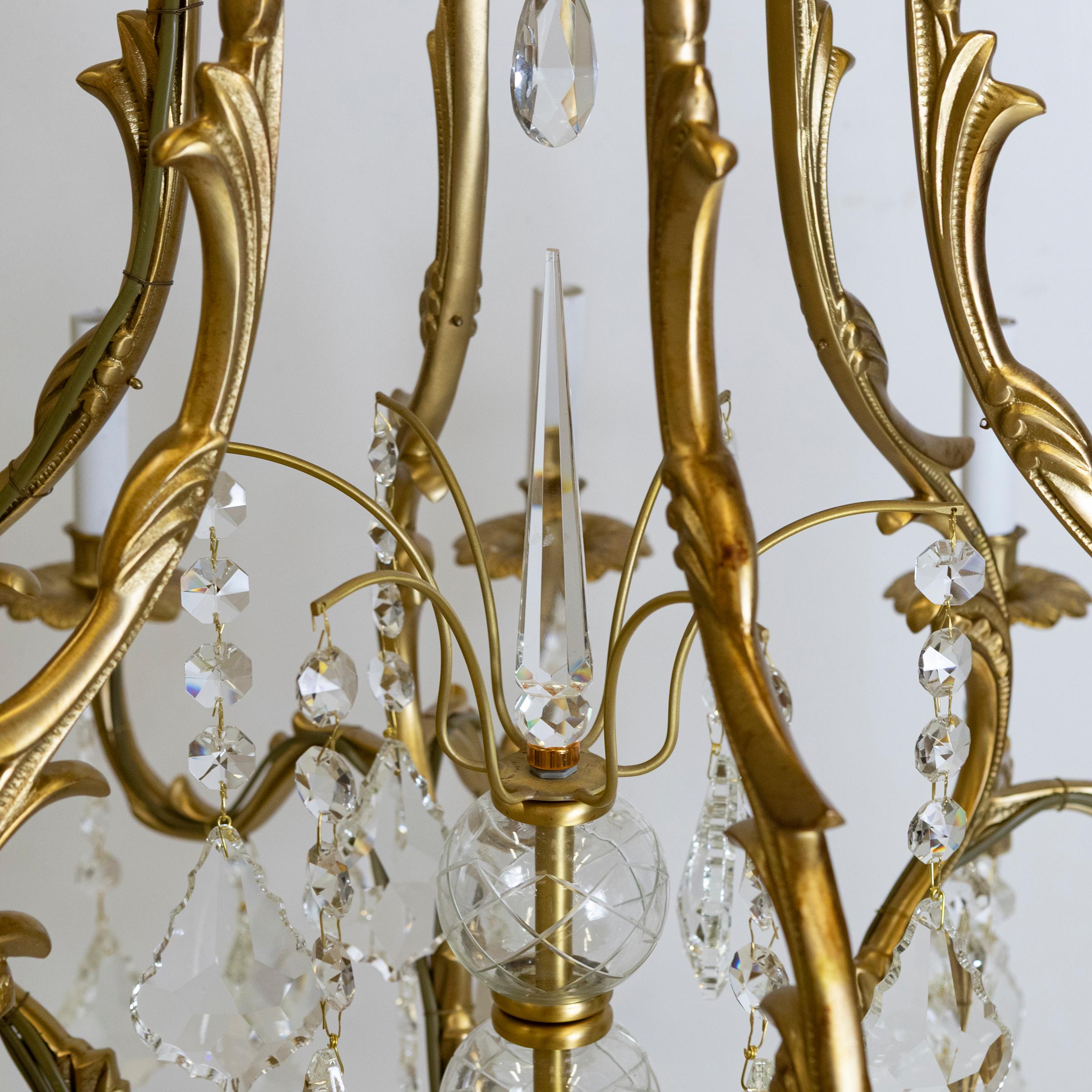 XXI secolo e contemporaneo Grande lampadario francese d'epoca con gabbia per uccelli dorata e cristallo  12 Braccio in vendita