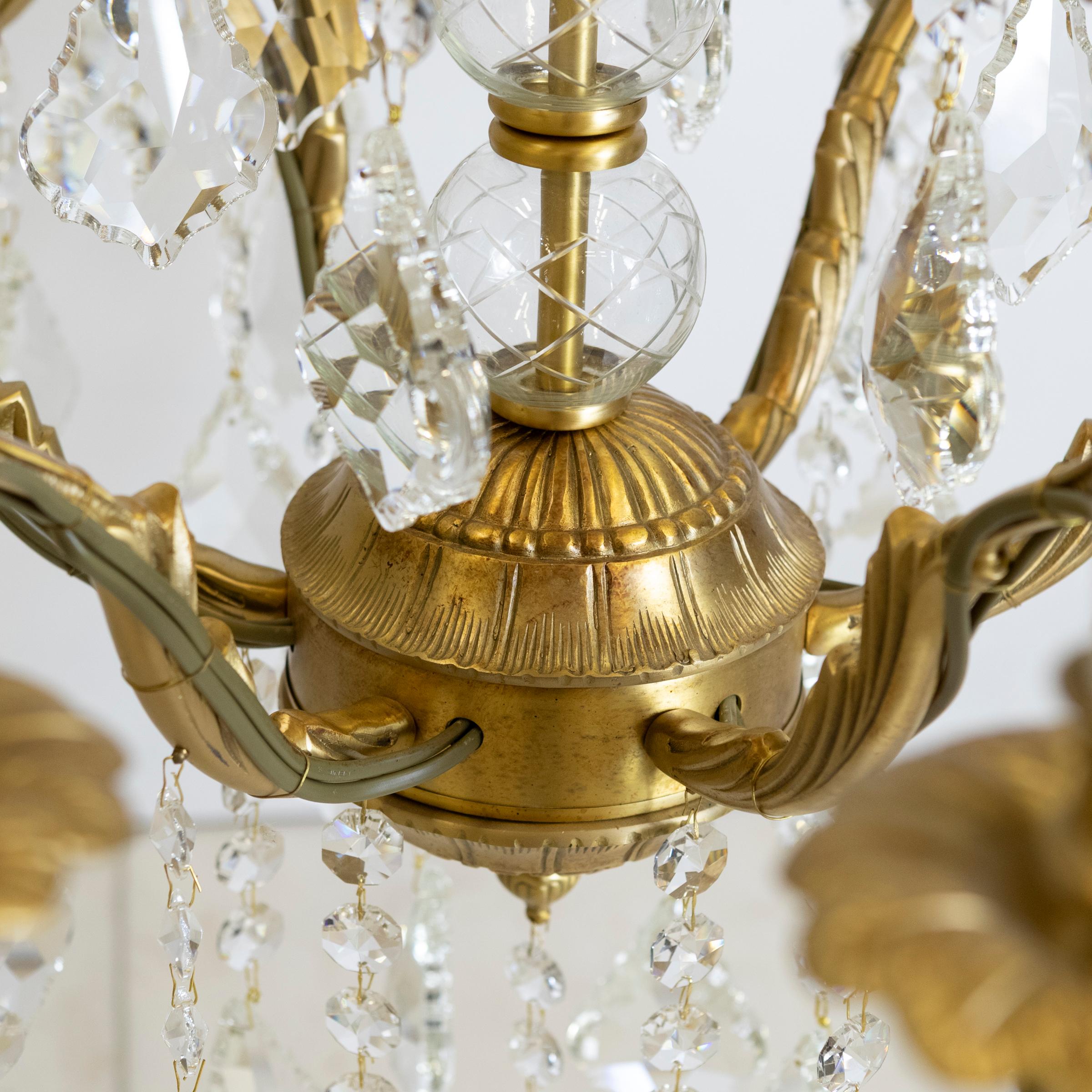 Grande lampadario francese d'epoca con gabbia per uccelli dorata e cristallo  12 Braccio in vendita 3