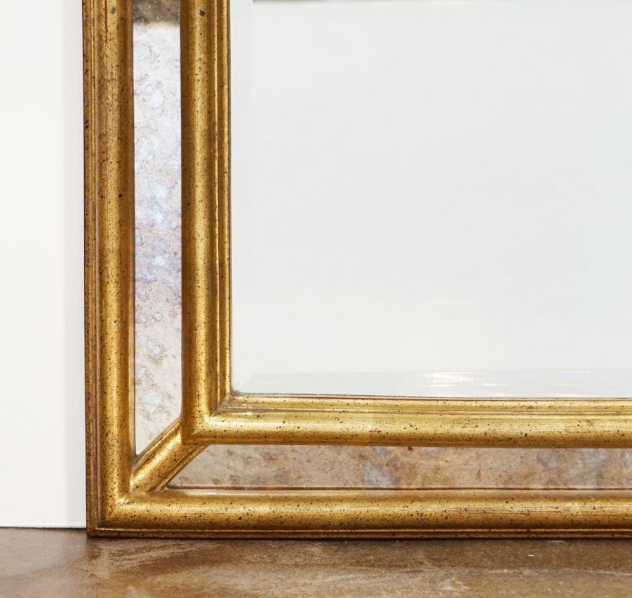Français Grand miroir mural français à arc de cercle doré (H 45 1/2 x L 27 1/2) en vente
