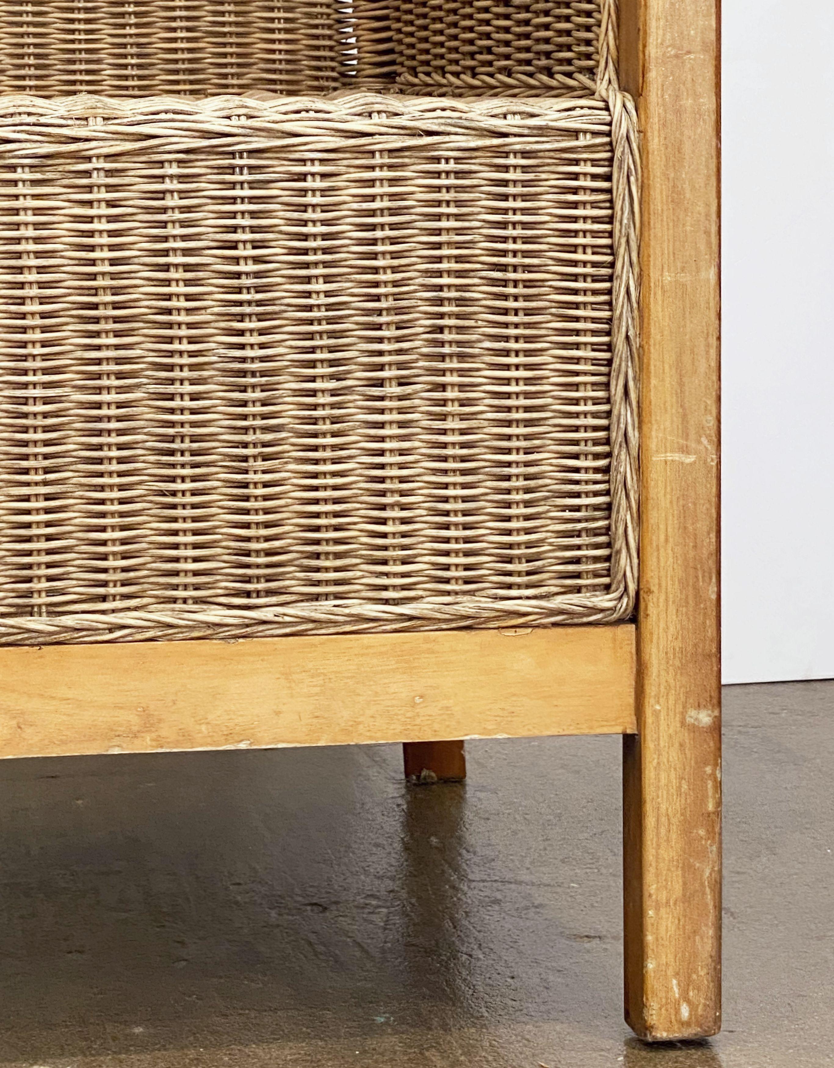 Grand fauteuil français en bois de hêtre et rotin de osier tressé « Deux disponibles » en vente 2