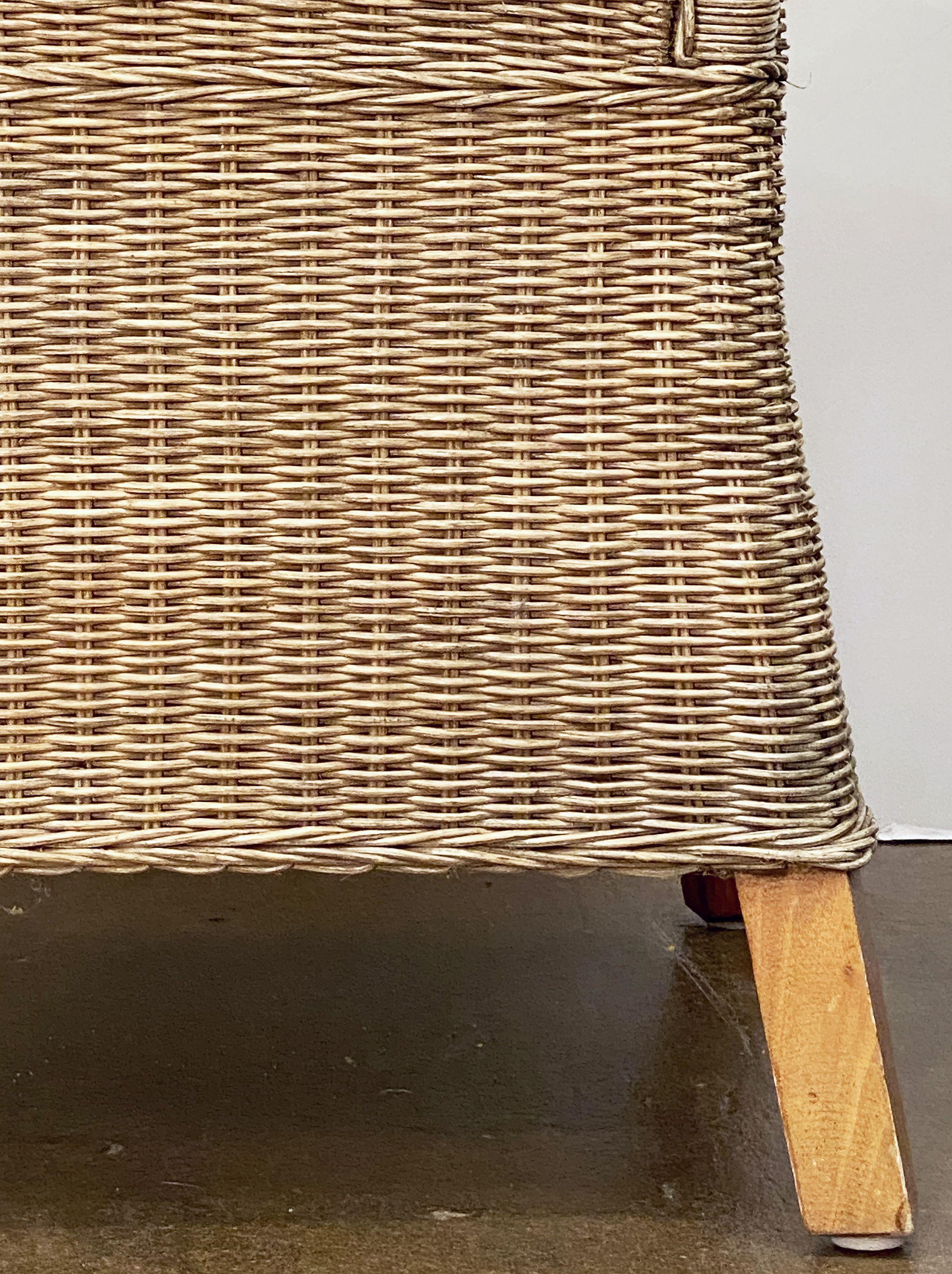 Grande poltrona francese in legno di faggio e canne di vimini intrecciate in vendita 6