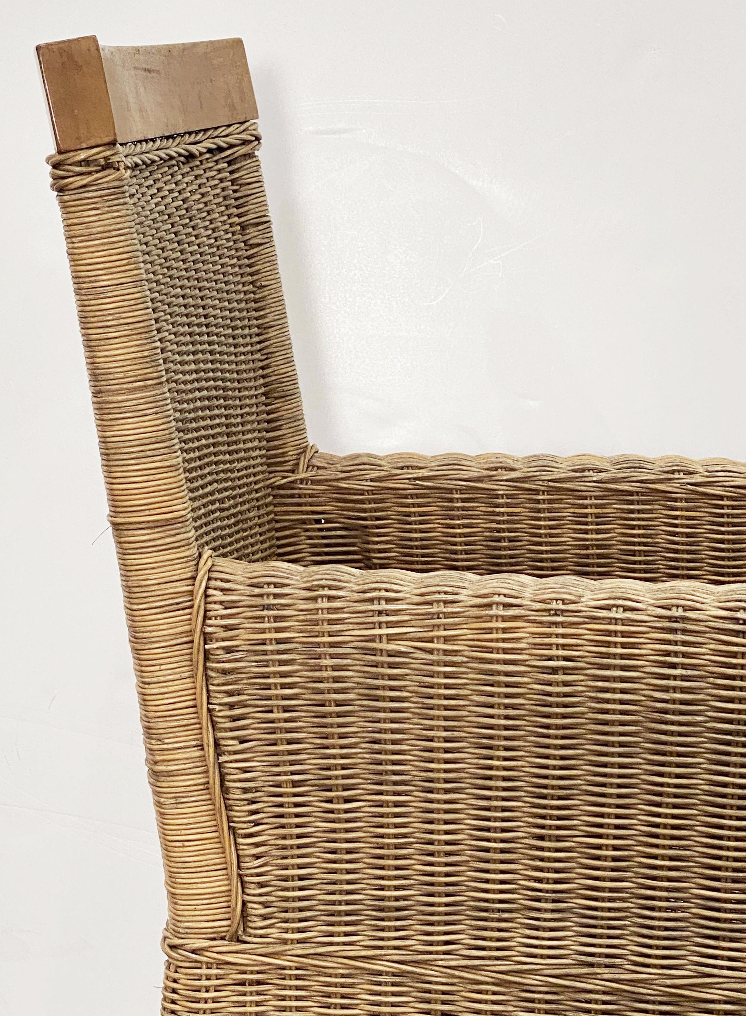Grand fauteuil français en bois de hêtre et rotin de osier tressé « Deux disponibles » en vente 8