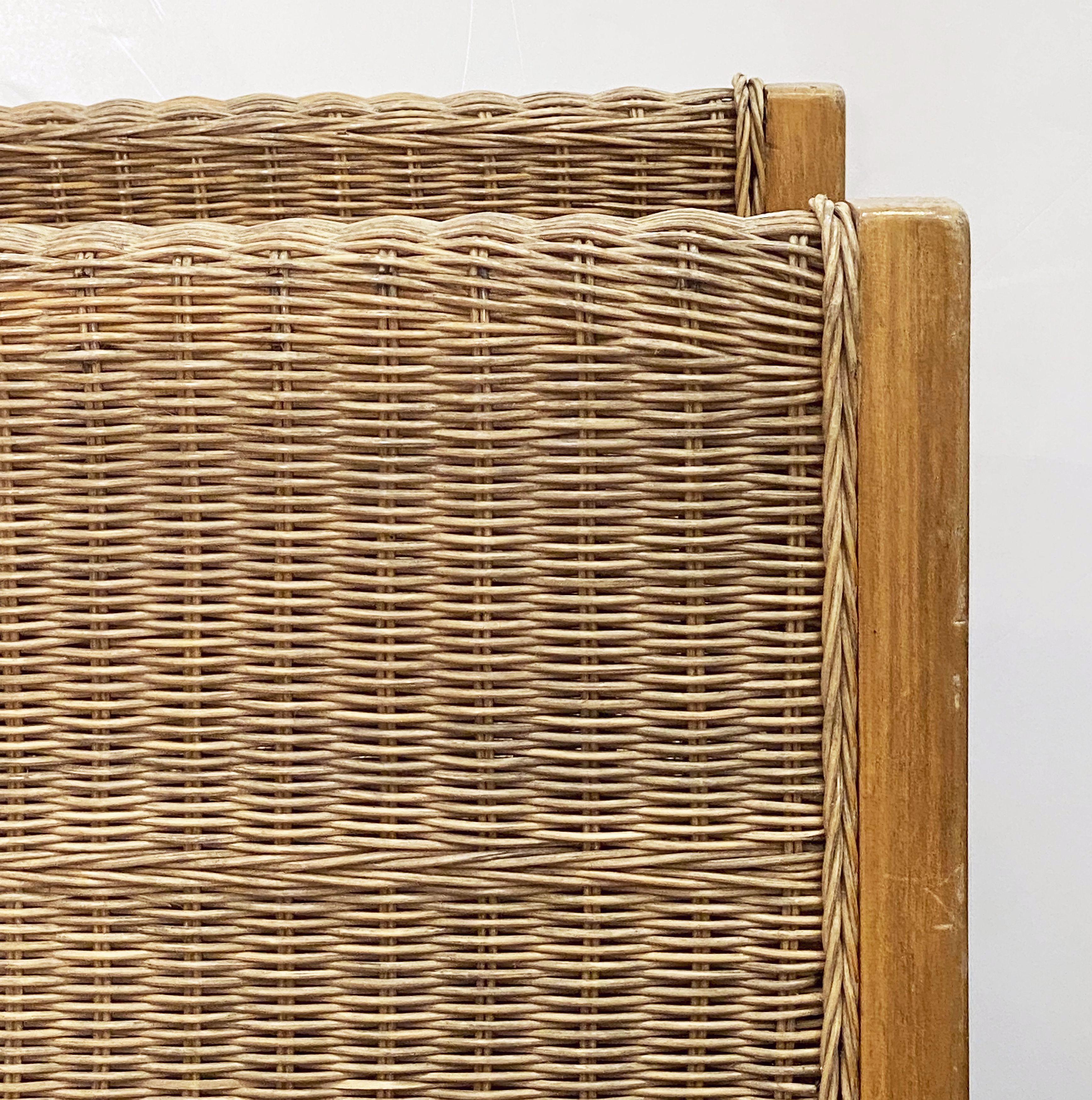 Grand fauteuil français en bois de hêtre et rotin de osier tressé « Deux disponibles » en vente 9