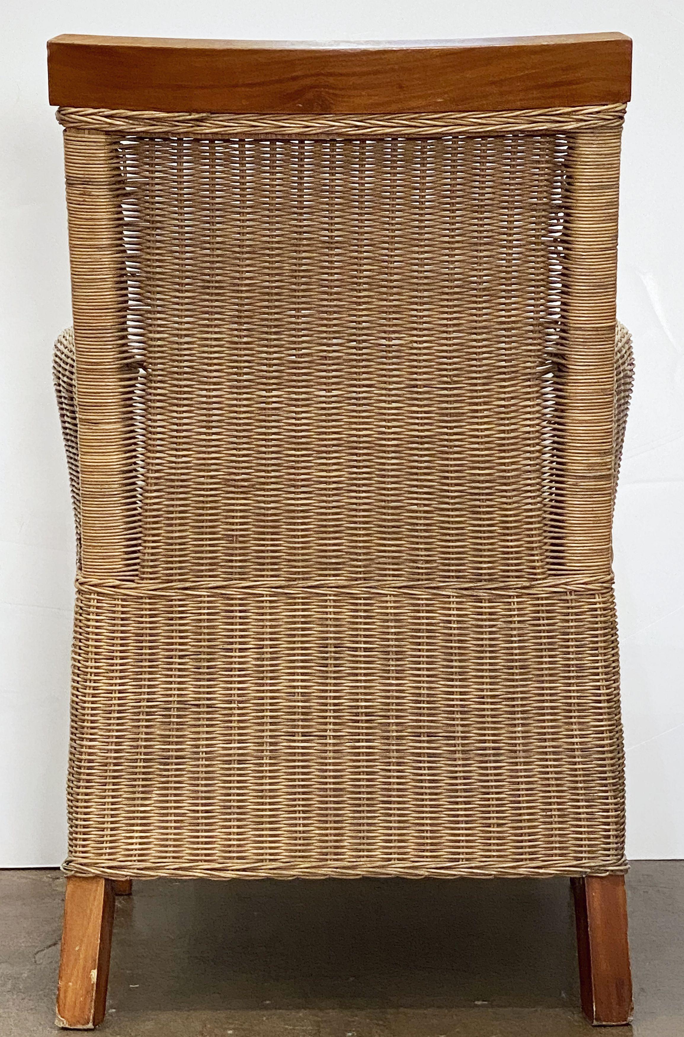 Grand fauteuil français en bois de hêtre et rotin de osier tressé « Deux disponibles » en vente 10