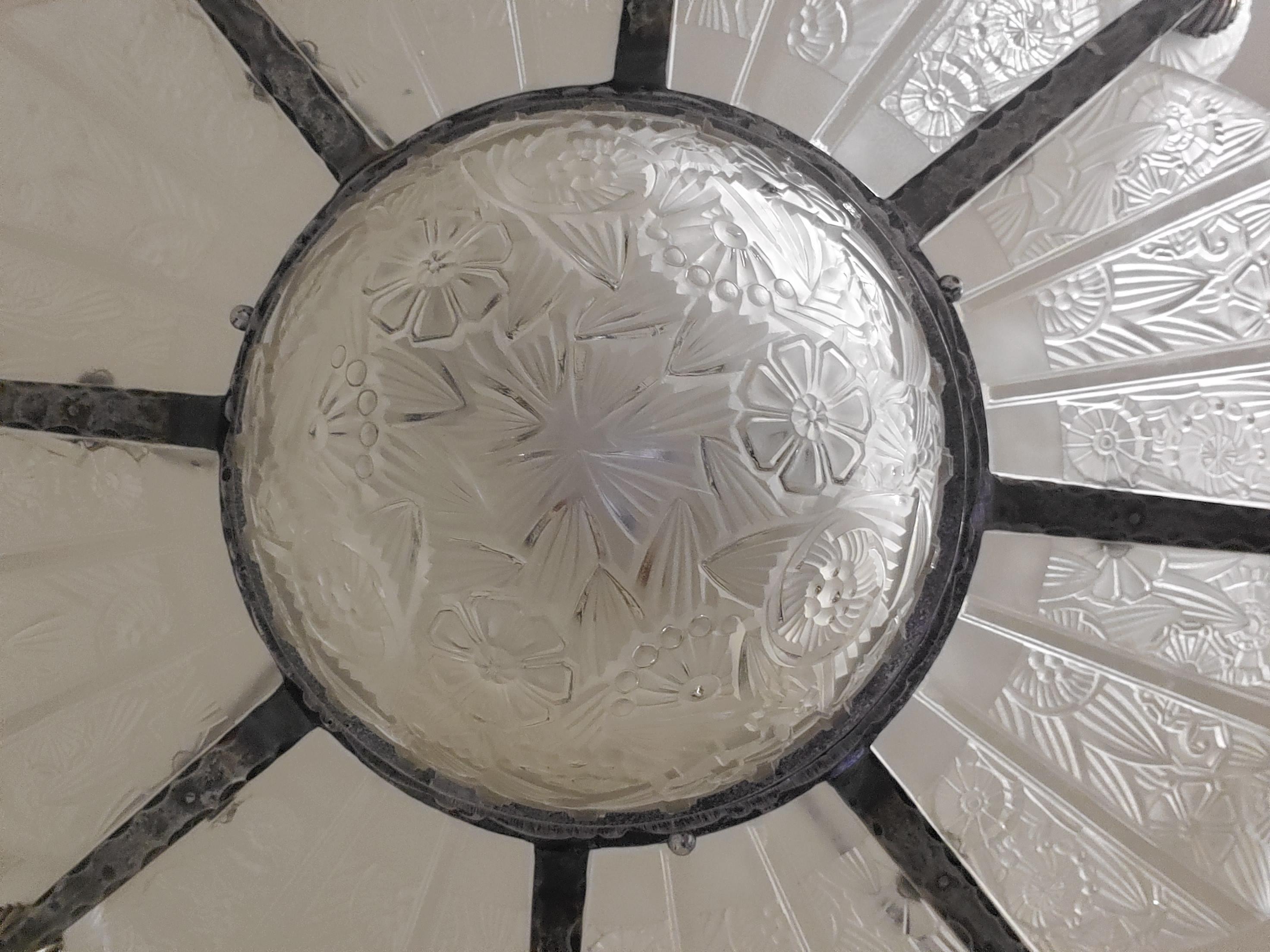 Grande lampadario francese Art Deco originale in vetro artistico e nichel di Hettier & Vincent in vendita 5