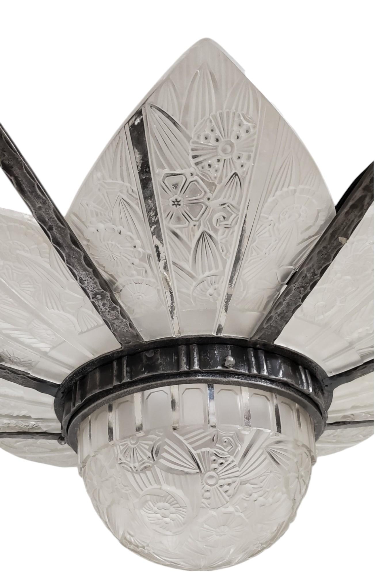 Grande lampadario francese Art Deco originale in vetro artistico e nichel di Hettier & Vincent in vendita 7