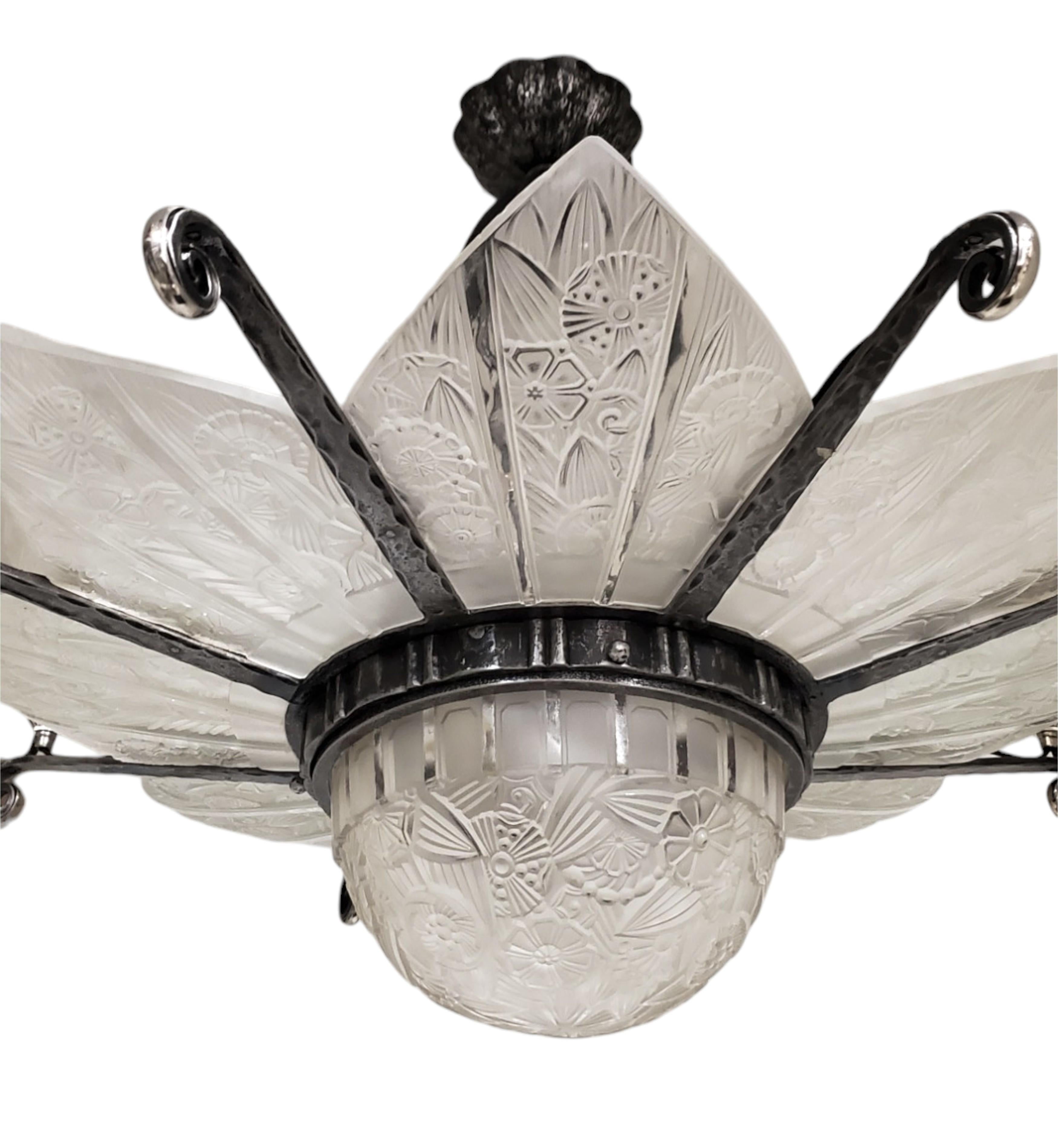Grande lampadario francese Art Deco originale in vetro artistico e nichel di Hettier & Vincent in vendita 8
