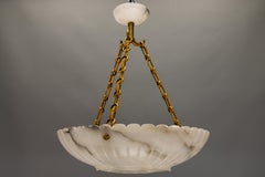 Große französische Art-déco-Alabaster-Hängeleuchte mit Messingkette, 1920er Jahre