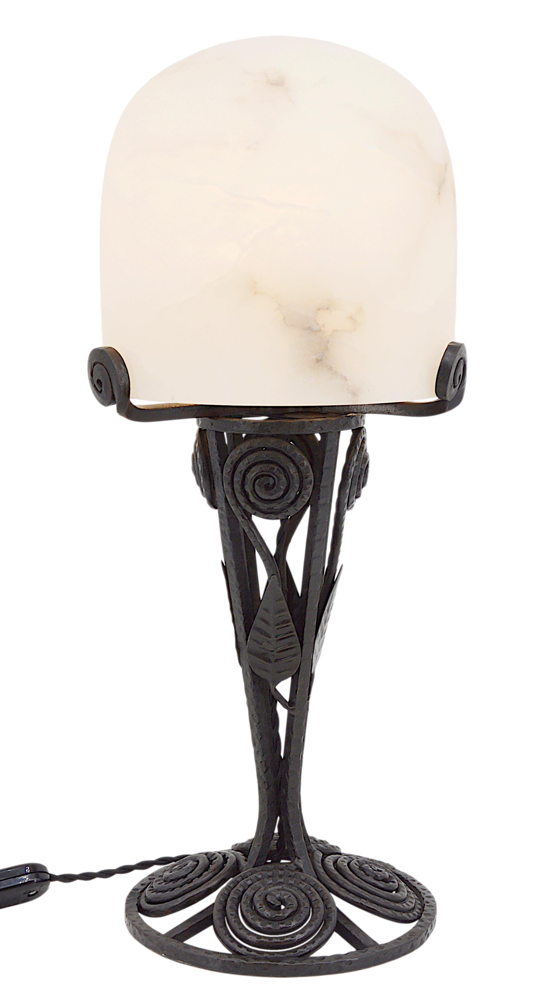 Large French Art Deco Alabaster Table Lamp, 1920s In Excellent Condition For Sale In Saint-Amans-des-Cots, FR