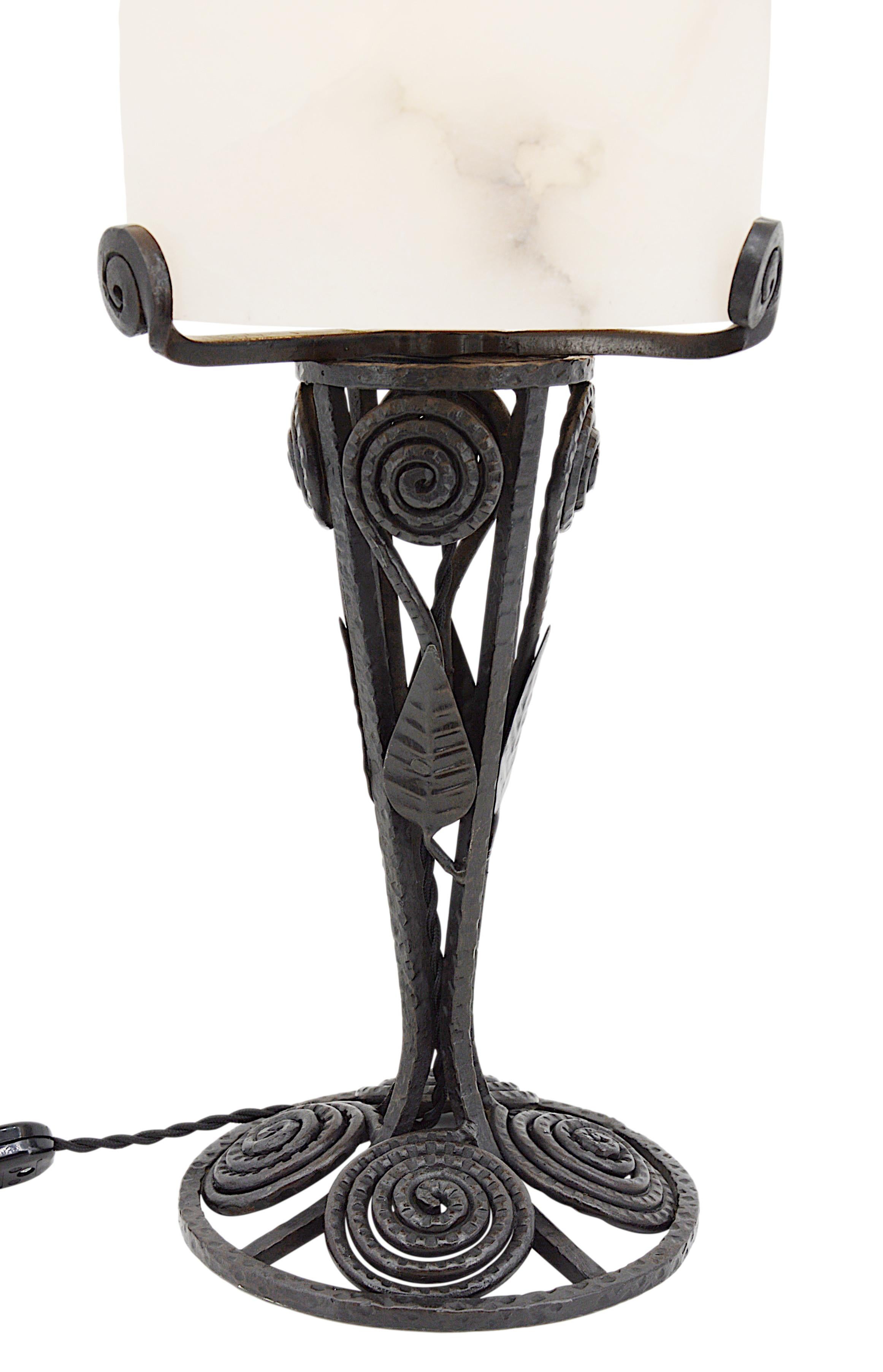 Large French Art Deco Alabaster Table Lamp, 1920s For Sale 1