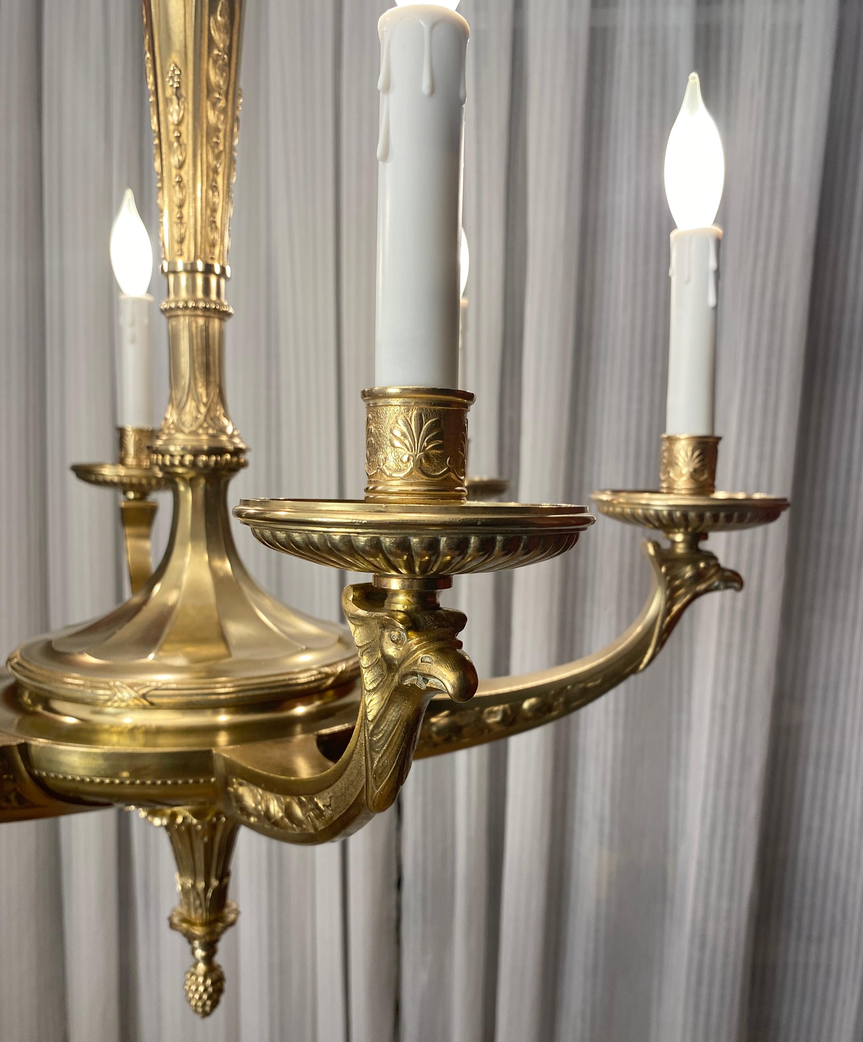 Grande lampadario francese in bronzo Art Déco attribuito a Sue et Mare in vendita 9