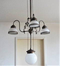 Grande lampadario Art Deco in bronzo e vetro opalino, 1910-1920