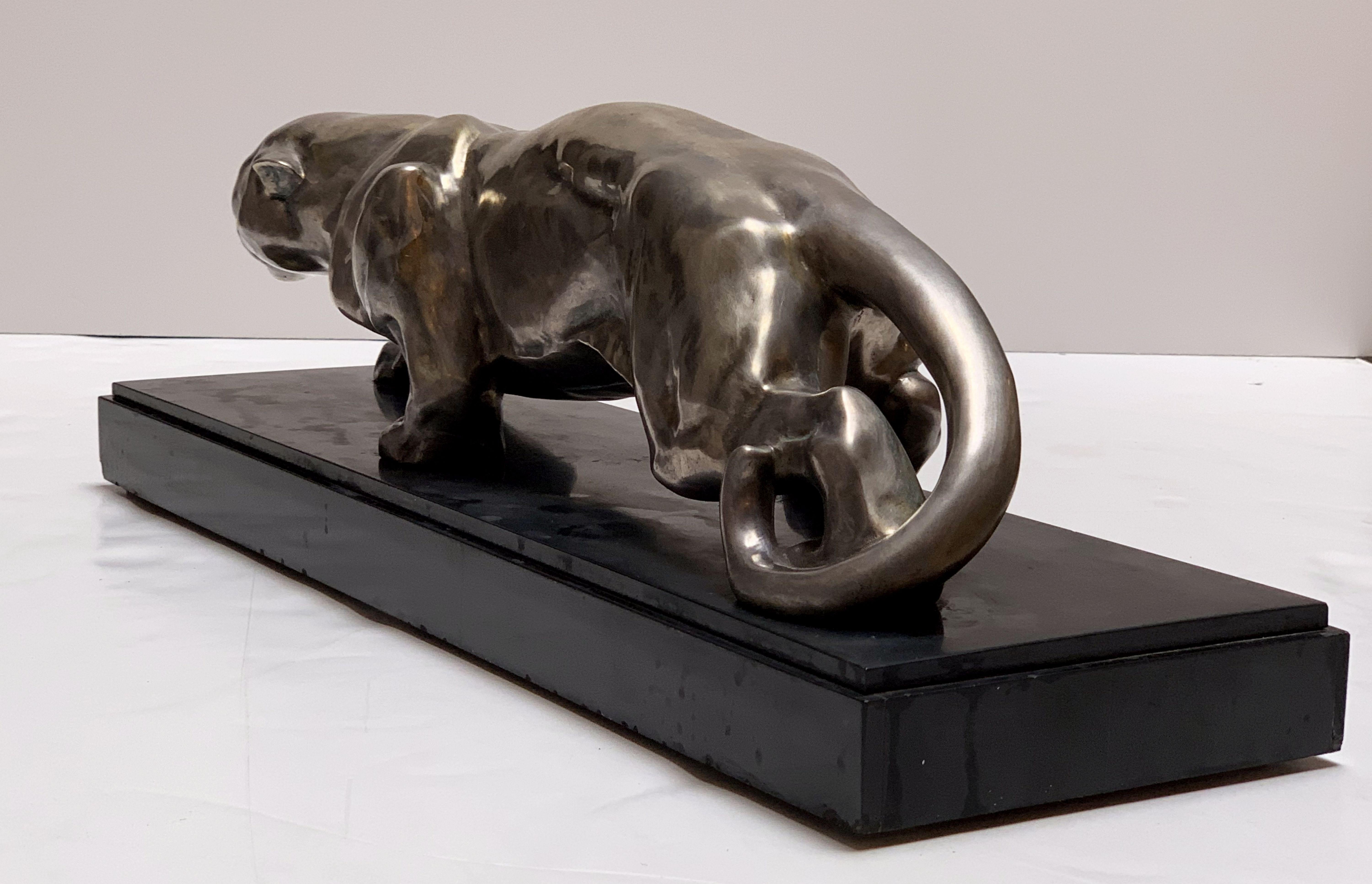 Große französische Art Deco Bronze Panther Skulptur auf Marmor von Deslin 3