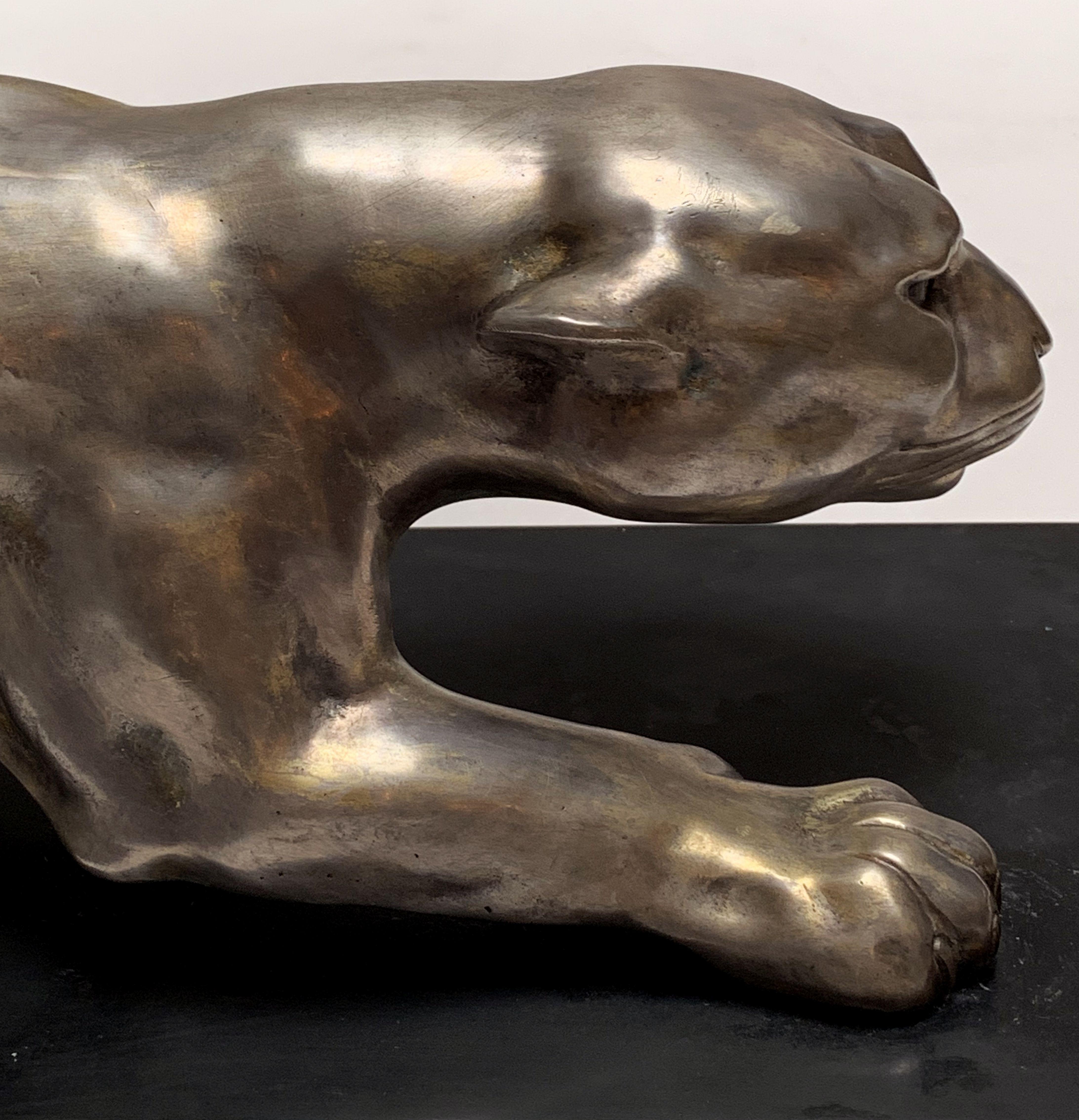Große französische Art Deco Bronze Panther Skulptur auf Marmor von Deslin 10