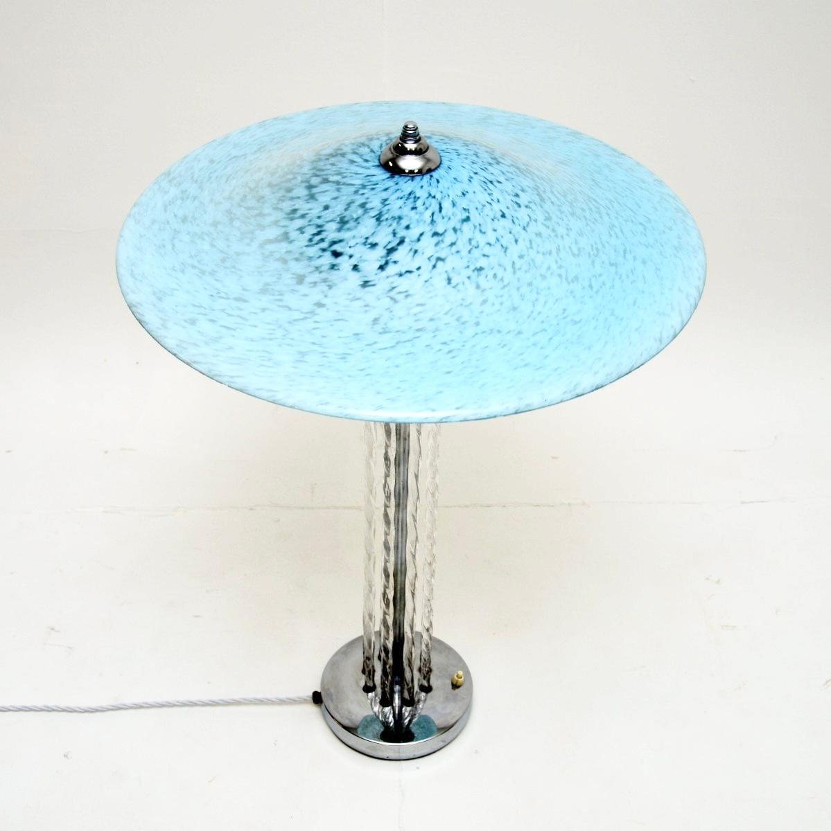 Gran lámpara de sobremesa francesa Art Déco de cromo y cristal Art Decó en venta